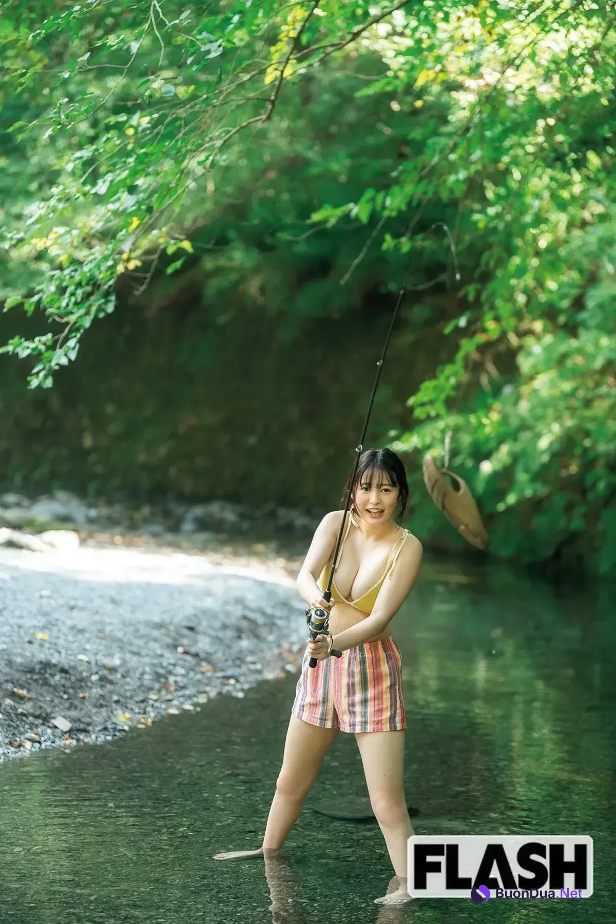 Miu Shirahama 白濱美兎, Honoka Takeuchi たけうちほのか, FLASH 2025.11.04 (フラッシュ 2025年11月4日号) - Photo 13