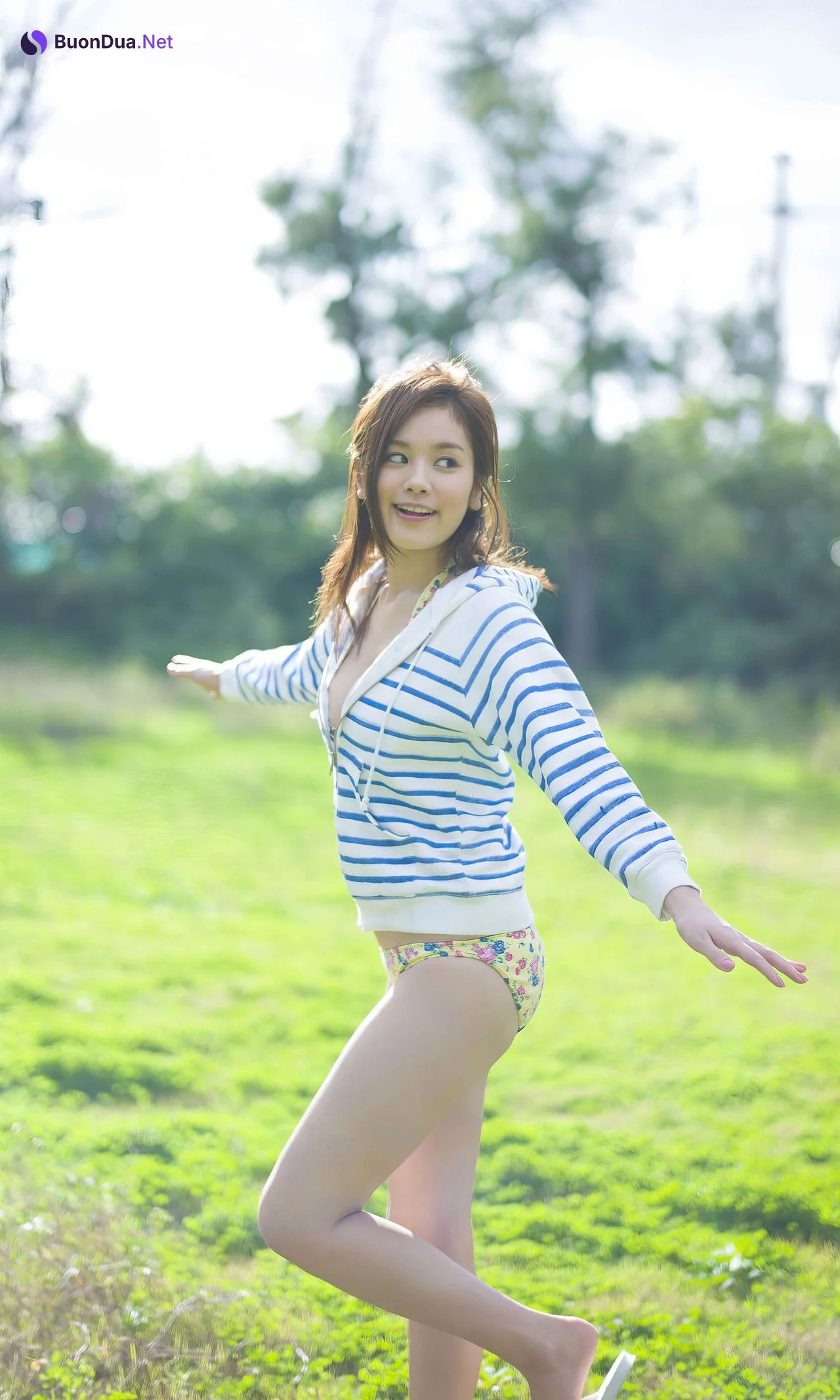 Miwako Kakei 筧美和子, 週プレ Photo Book 「1メートル先の、みーこ。」 Set.02 - Photo 2