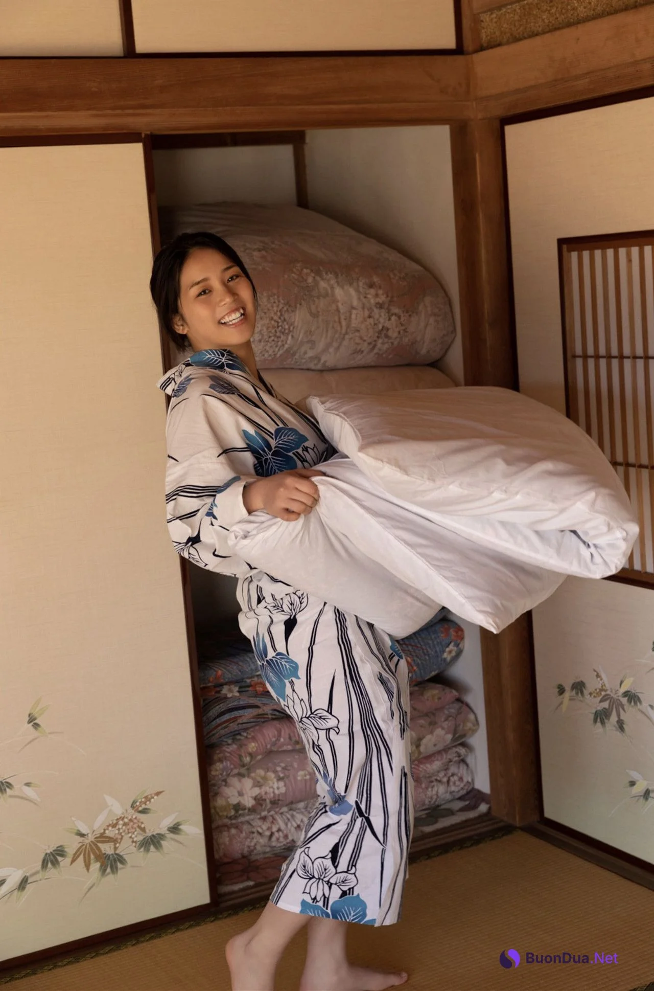 Miyabi Yamaoka 山岡雅弥, FRIDAYデジタル写真集 「彼女と暮らせば」 Set.01 - รูปภาพ 9