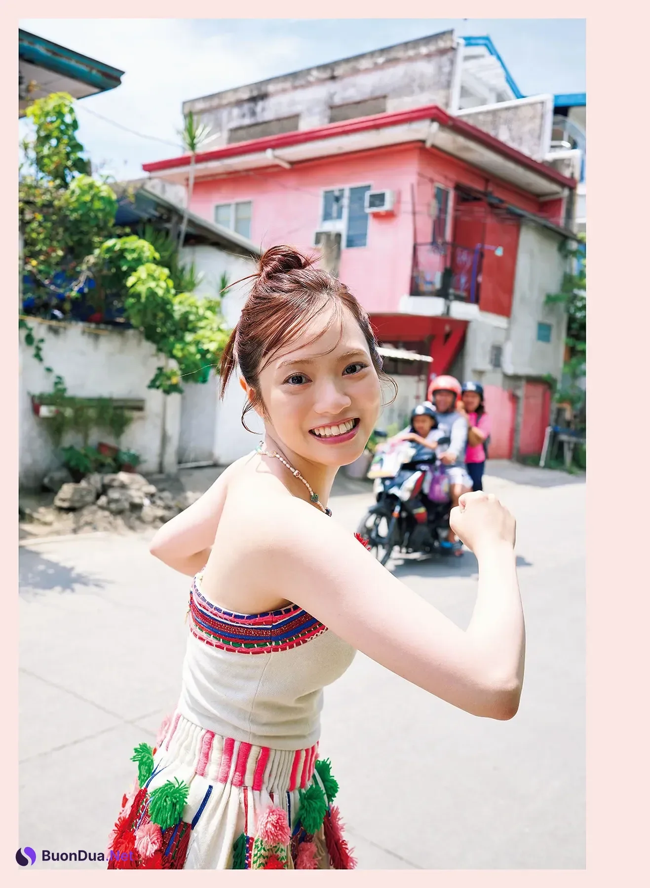 Miyata Manamo 宮田愛萌, 1st写真集 「Lilas」 特別アザーカット付き版 - Photo 13