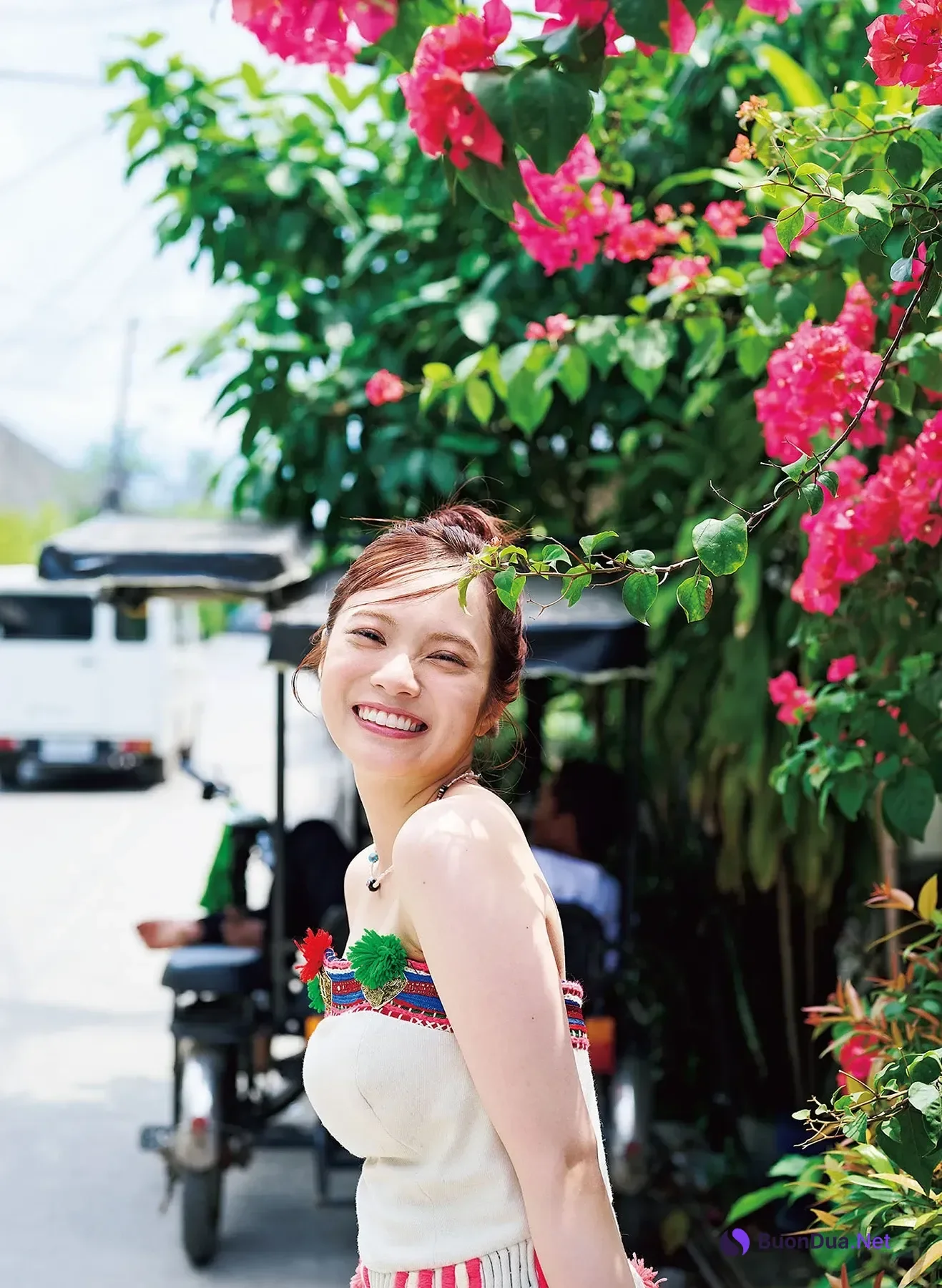 Miyata Manamo 宮田愛萌, 1st写真集 「Lilas」 特別アザーカット付き版 - Photo 15