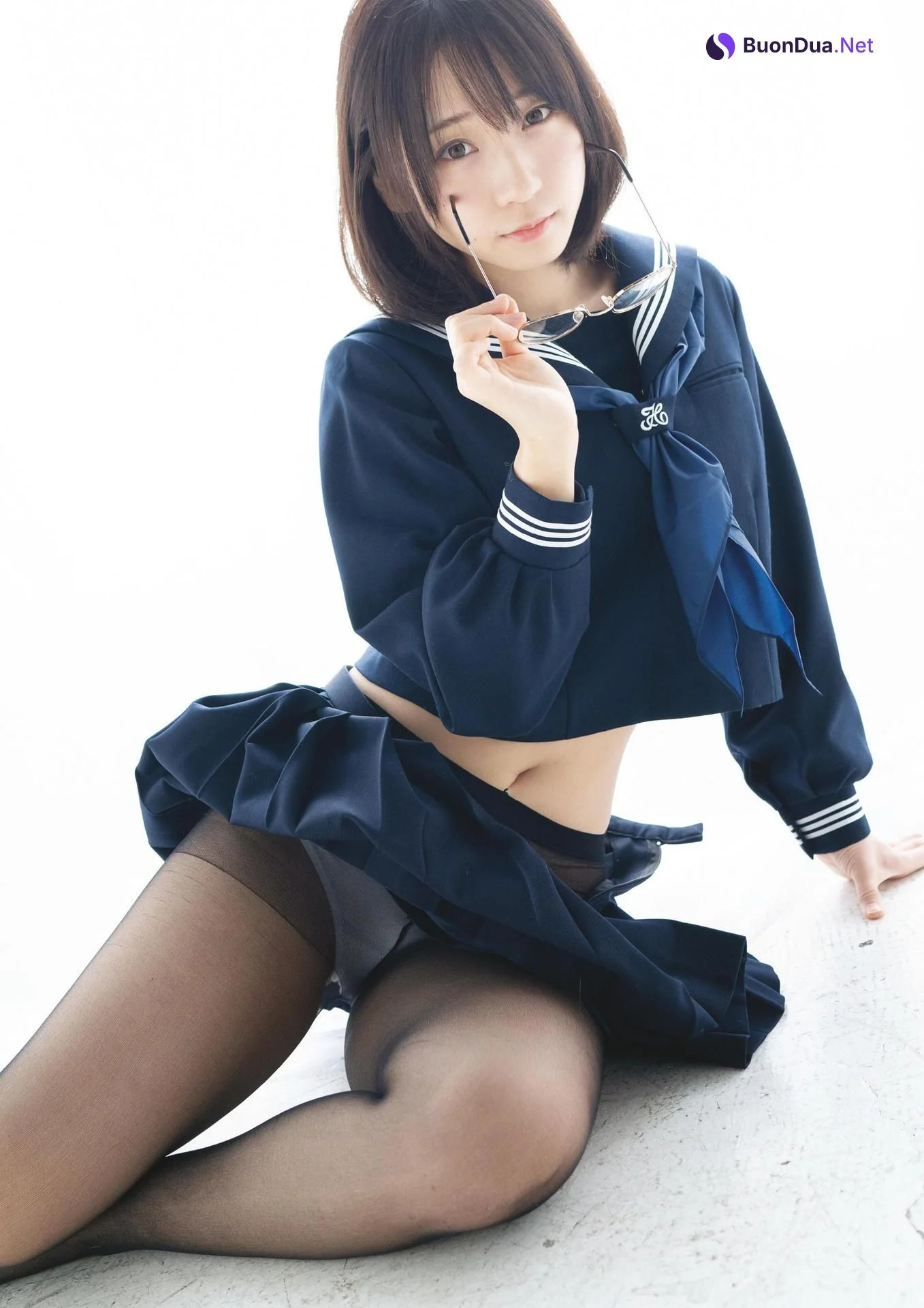 Moe Iori 伊織もえ, 写真集 1億3000万人の黒タイツ星人！黒だ白だ正義だ悪だ関係ないッ！！パンツが正義を守るお♥ Set 02 - Photo 12