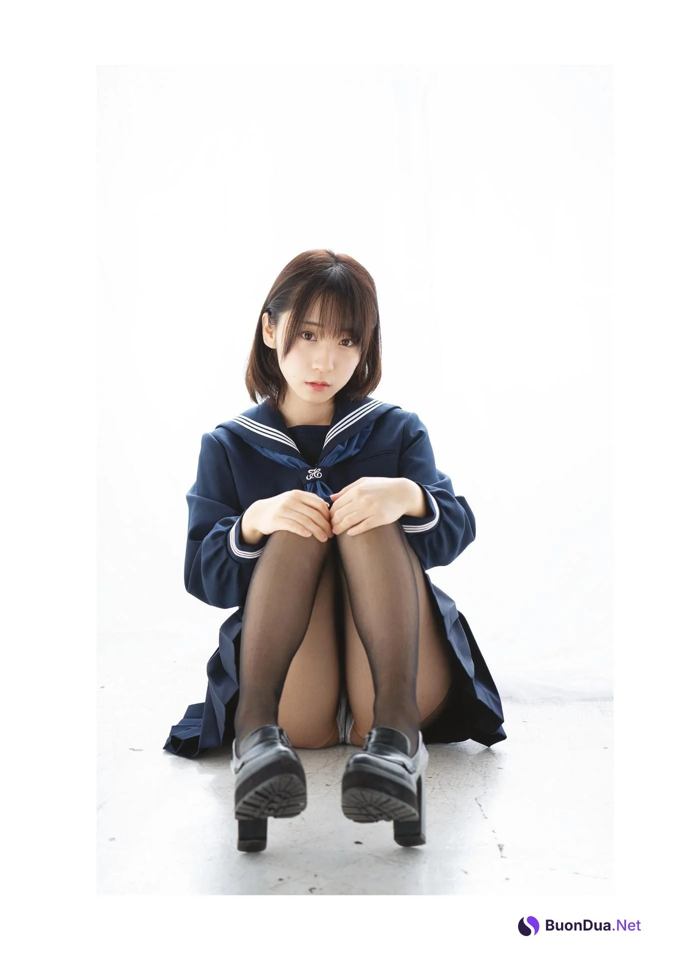 Moe Iori 伊織もえ, 写真集 1億3000万人の黒タイツ星人！黒だ白だ正義だ悪だ関係ないッ！！パンツが正義を守るお♥ Set 02 - Photo 2