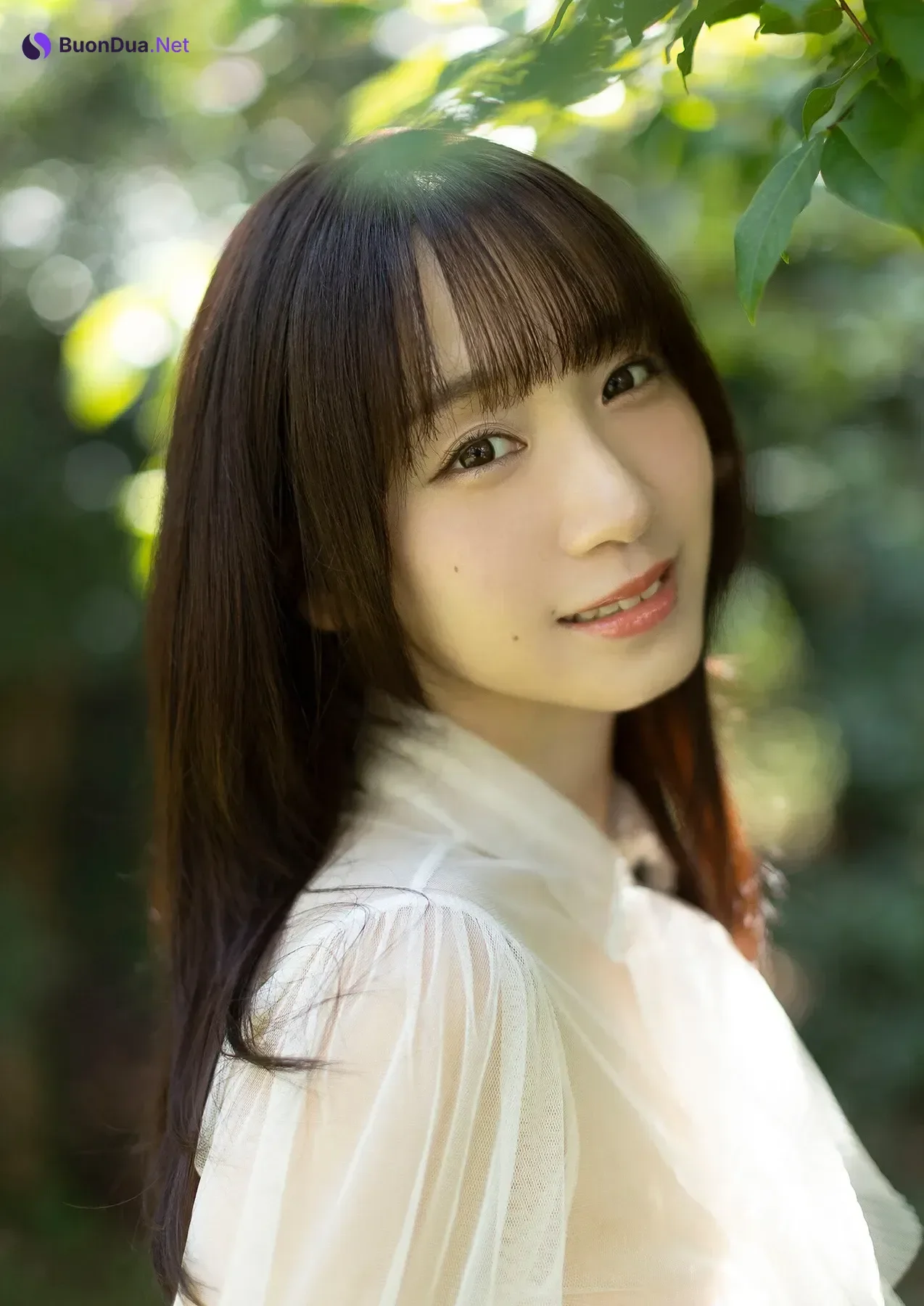 Moe Iori 伊織もえ, 写真集 スピサン グラビアフォトブック [幽かな休日] - 写真 5