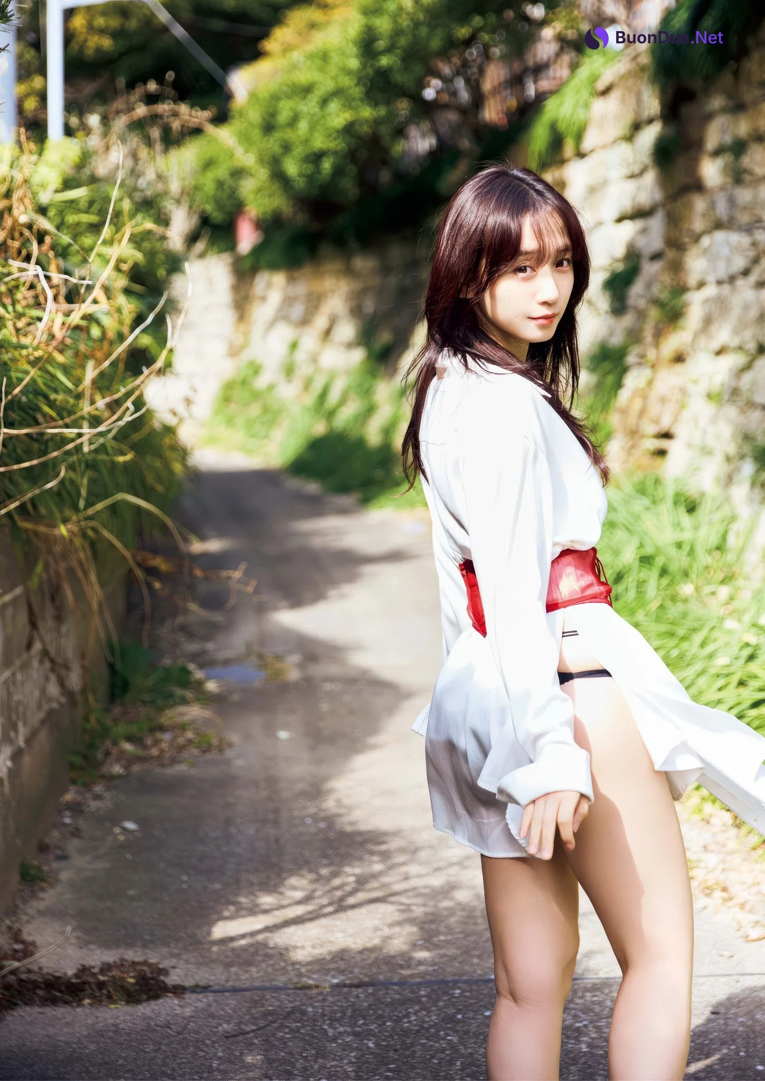 Moe Iori 伊織もえ, Big Comic Spirits 2025 No.23 (ビッグコミックスピリッツ 2025年23号) - Photo 8