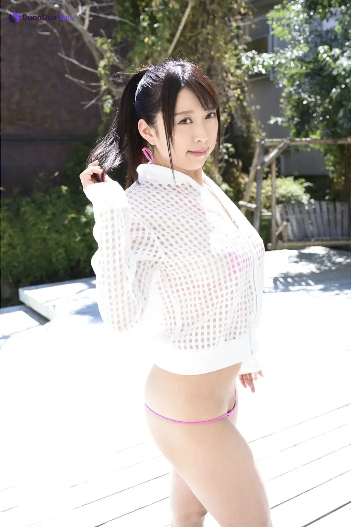 Moe Kiritani 桐谷もえ, 写真集 『人妻の熟れごろ食べごろな果実』 - Photo 2