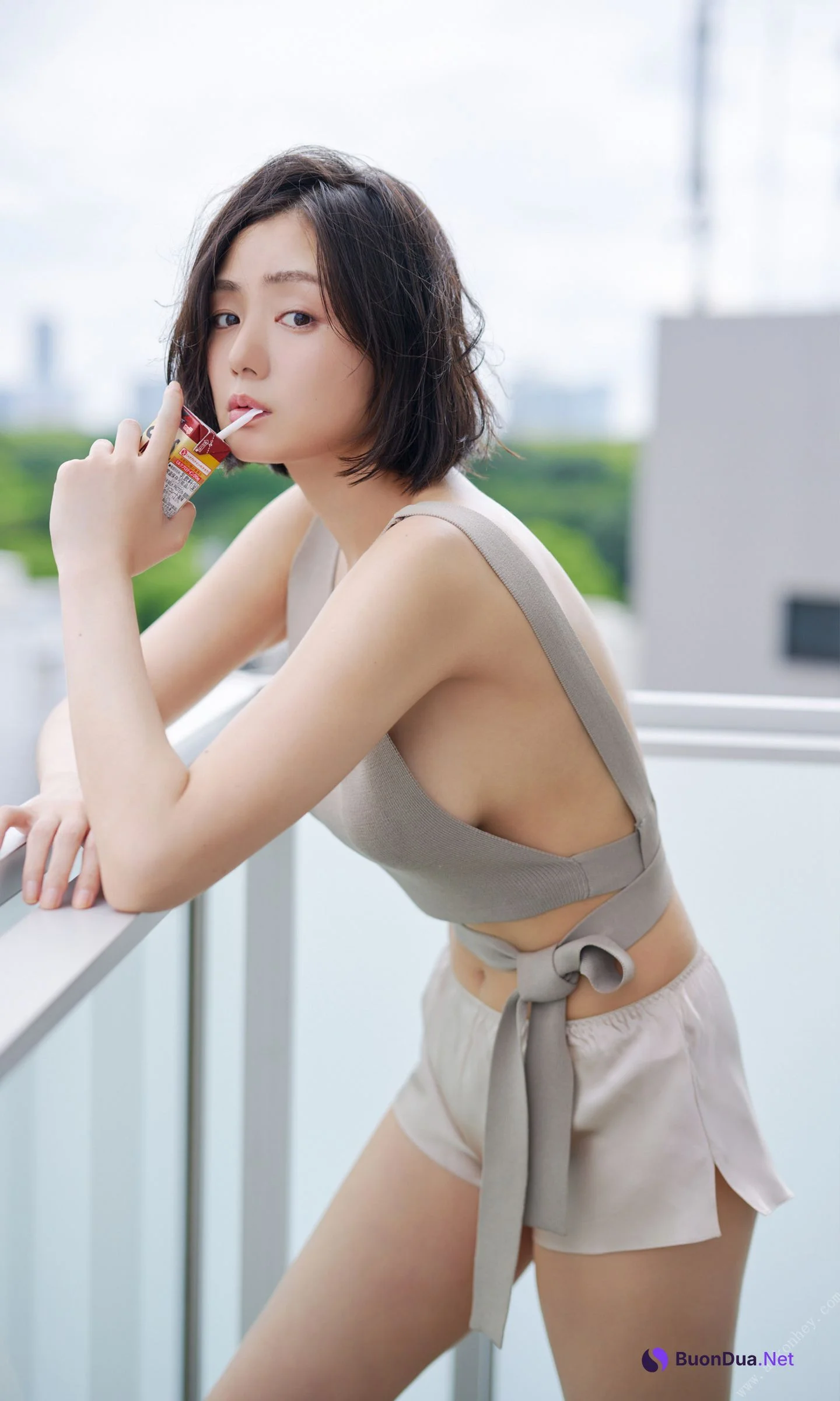 Moemi Katayama 片山萌美, 写真集 デジタル限定 「街に生きる」 Set.02 - 照片 13