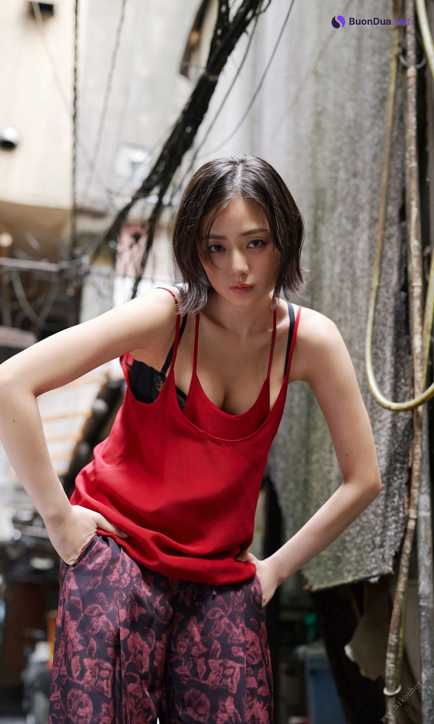 Moemi Katayama 片山萌美, 写真集 デジタル限定 「街に生きる」 Set.02 - 照片 4