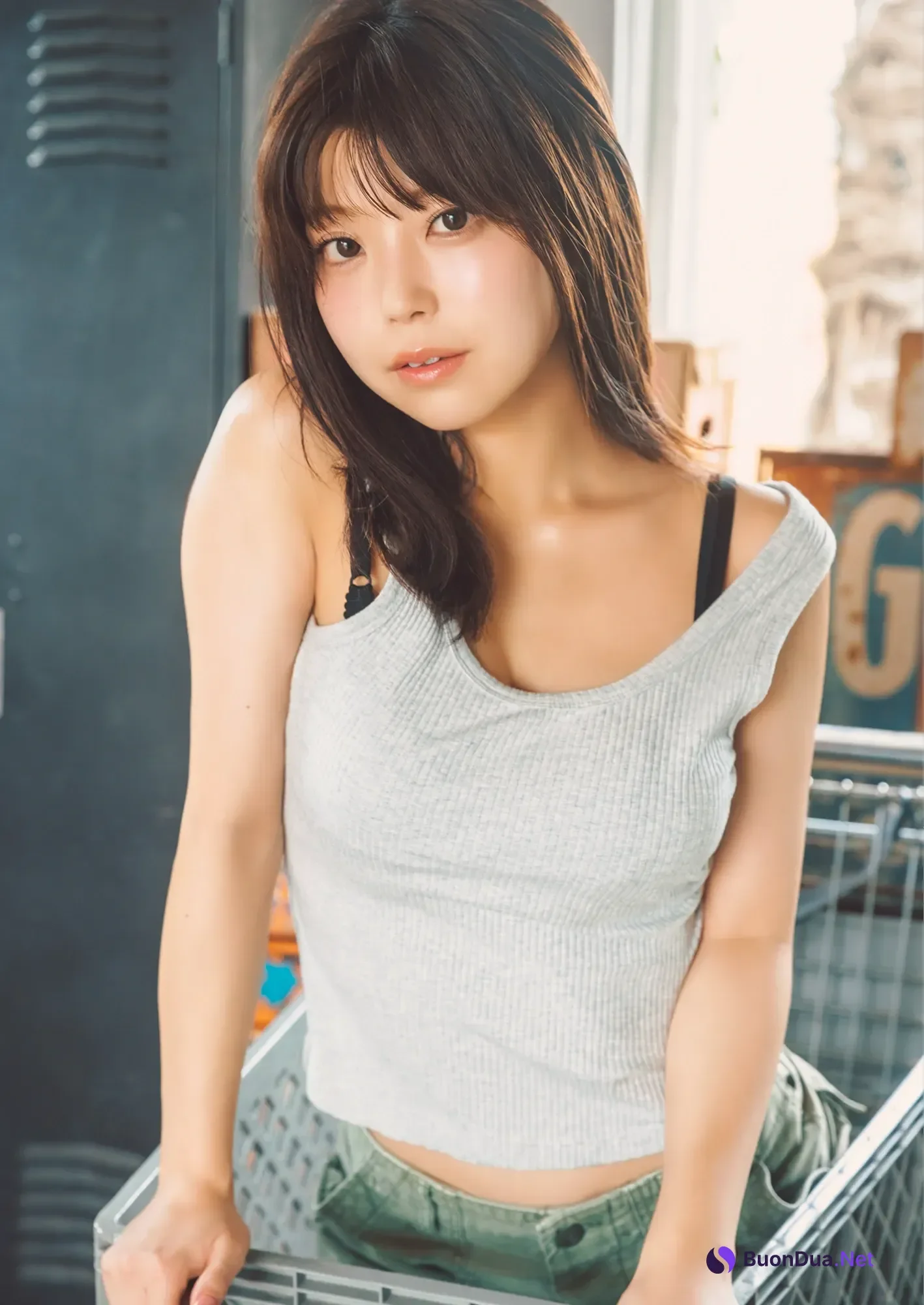 Momo Sakura さくらもも, Young Jump 2025 No.43 (ヤングジャンプ 2025年43号) - Photo 8
