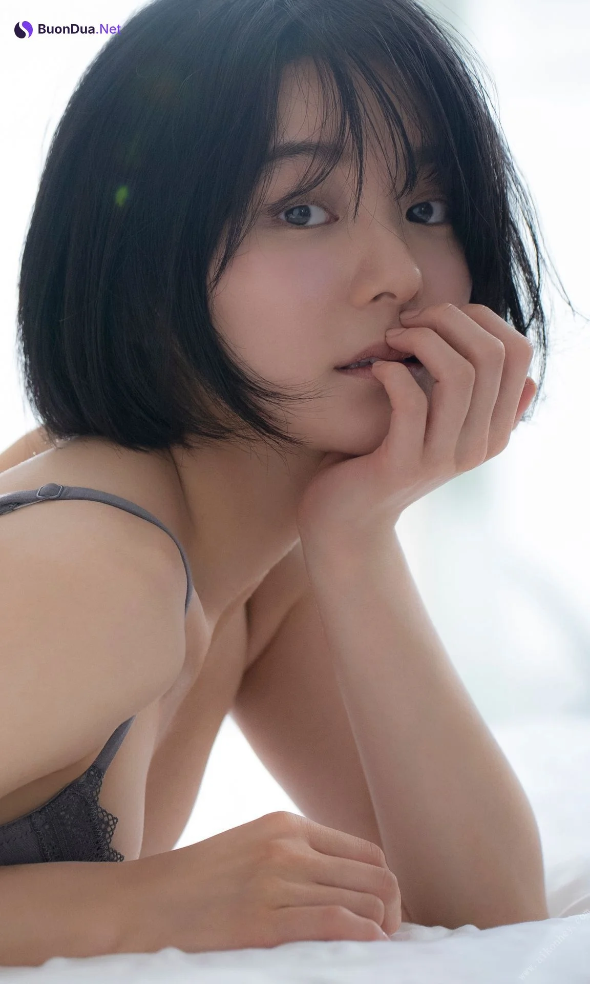 Momoko Arata 新田桃子, 週プレ Photo Book 「ドンブラ一人三役女優、初グラビア」 Set.02 - Photo 16