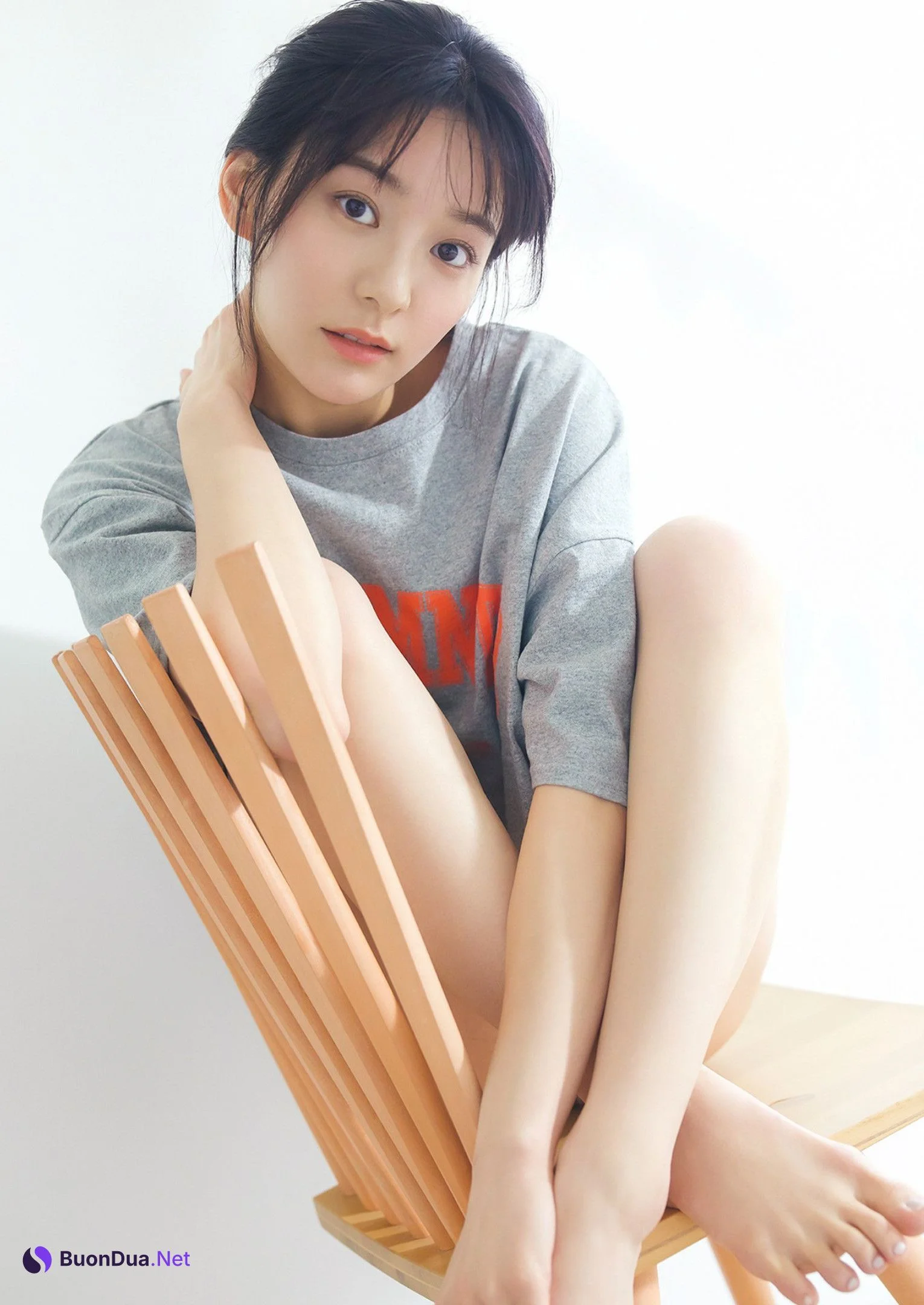 Momoko Arata 新田桃子, Young Jump 2023 No.13 (ヤングジャンプ 2023年13号) - Photo 2
