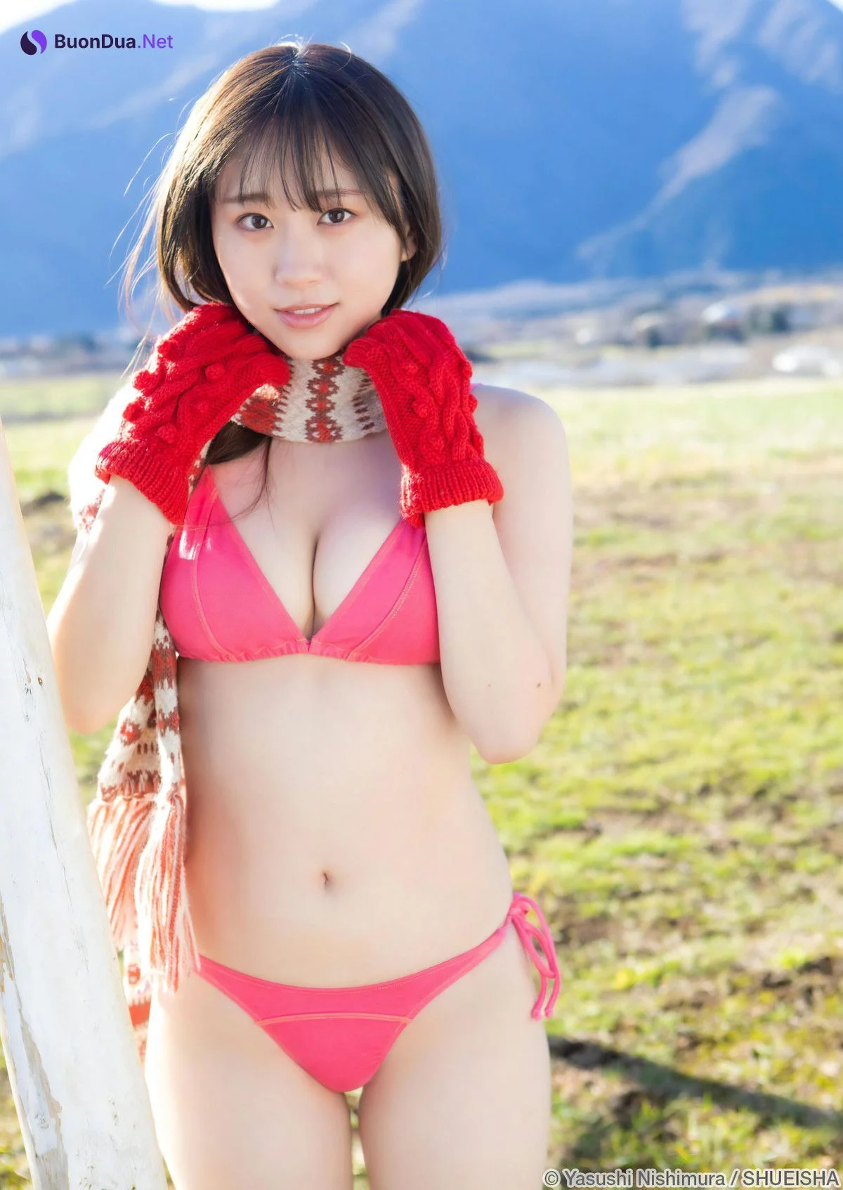 Momoko Oshiro 大白桃子, Young Jump 2024 No.02 (ヤングジャンプ 2024年2号) - Photo 10