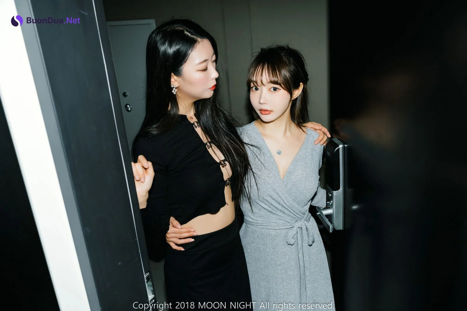 Mona 모나, Jucy 쥬시, [Moon Night Snap] Loveholic Vol.2 - Photo 2