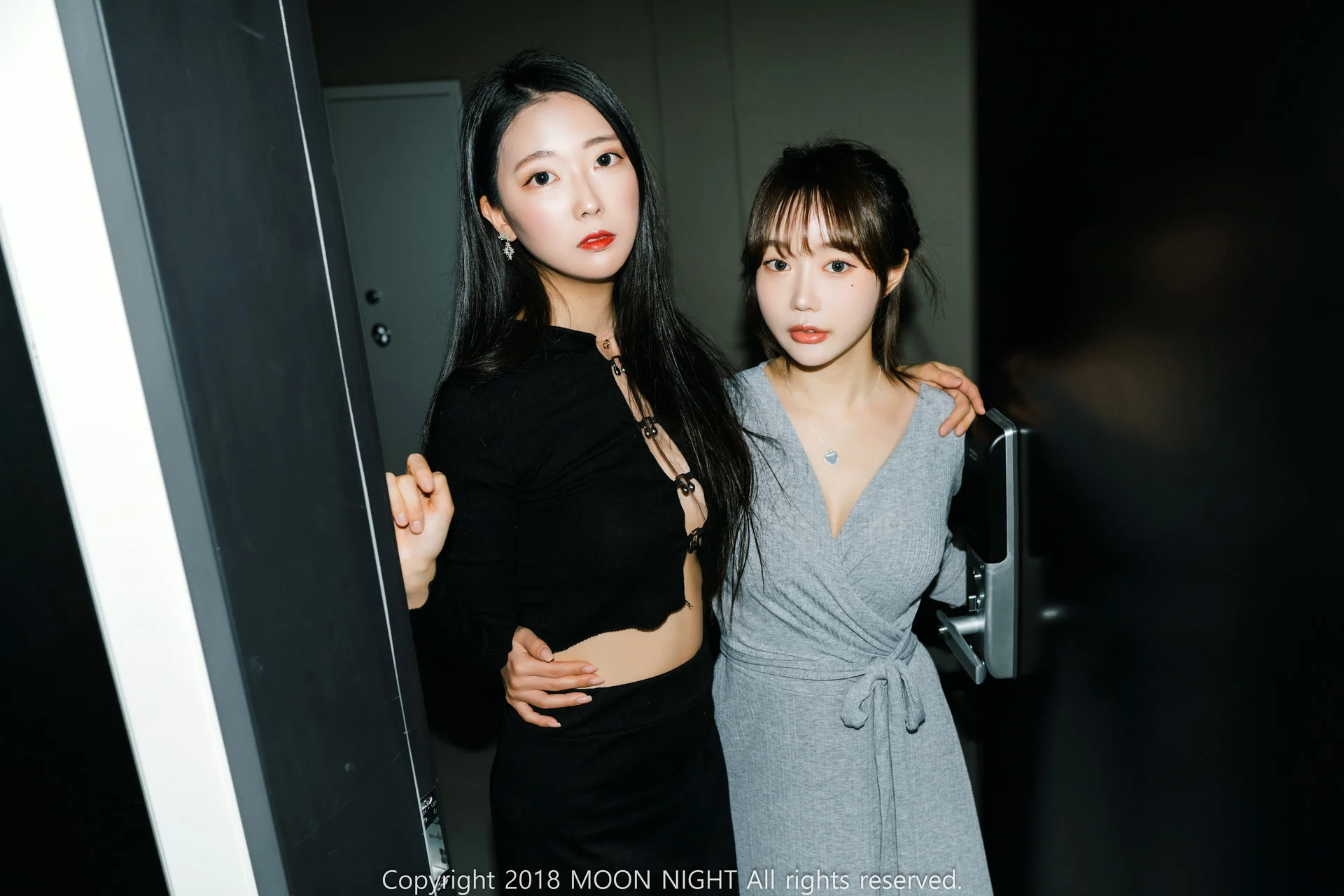 Mona 모나, Jucy 쥬시, [Moon Night Snap] Loveholic Vol.2