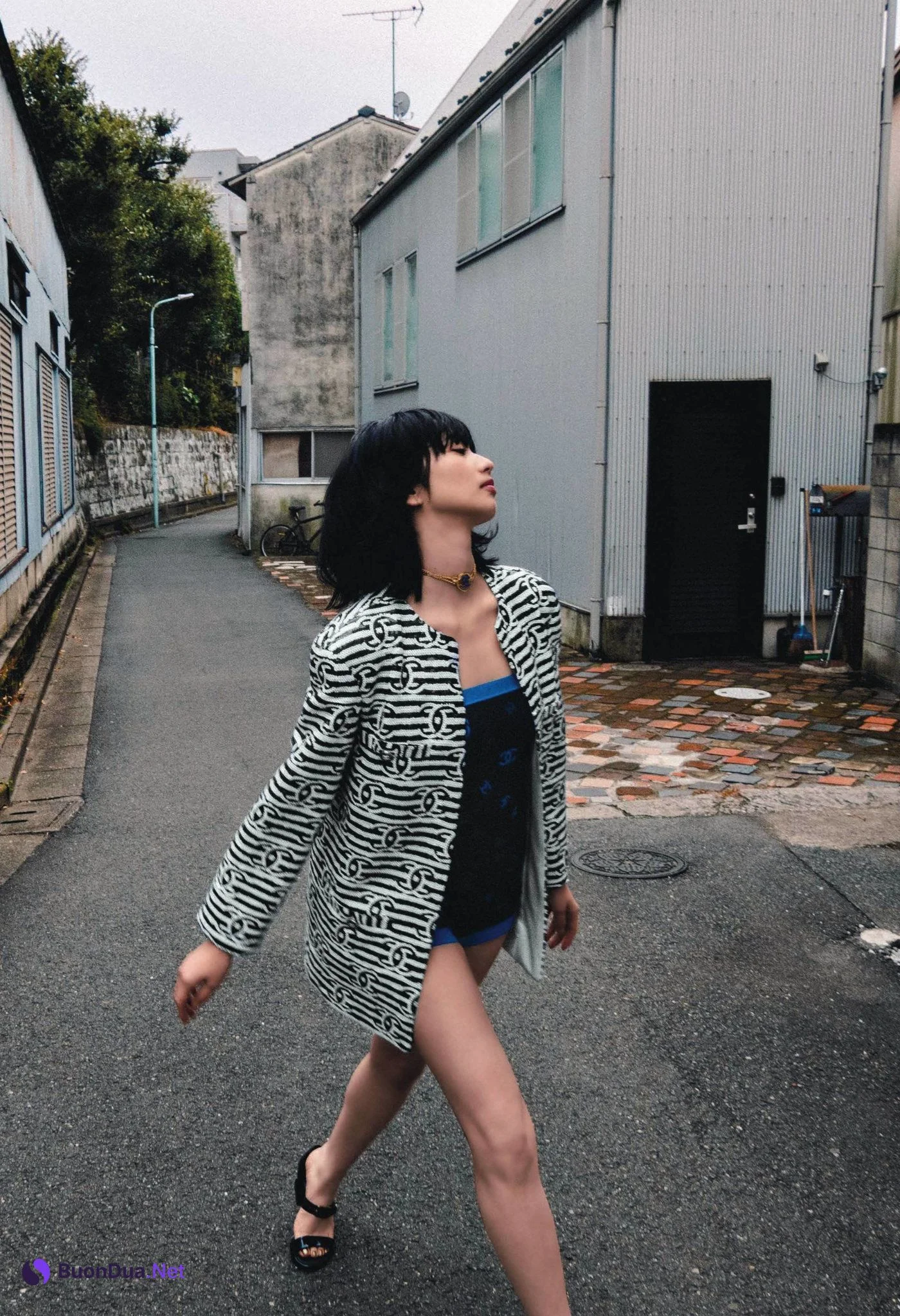 Nana Komatsu 小松菜奈, Harper’s Bazaar Japan ハーパーズ バザー 2022.05 - Photo 10