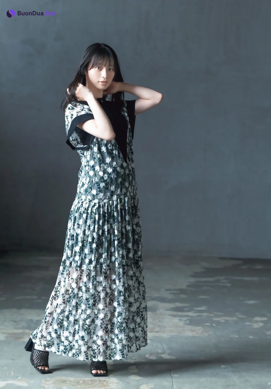 Nanaka Tomita 冨田菜々風, Shonen Magazine 2022 No.45 (週刊少年マガジン 2022年45号) - Photo 3