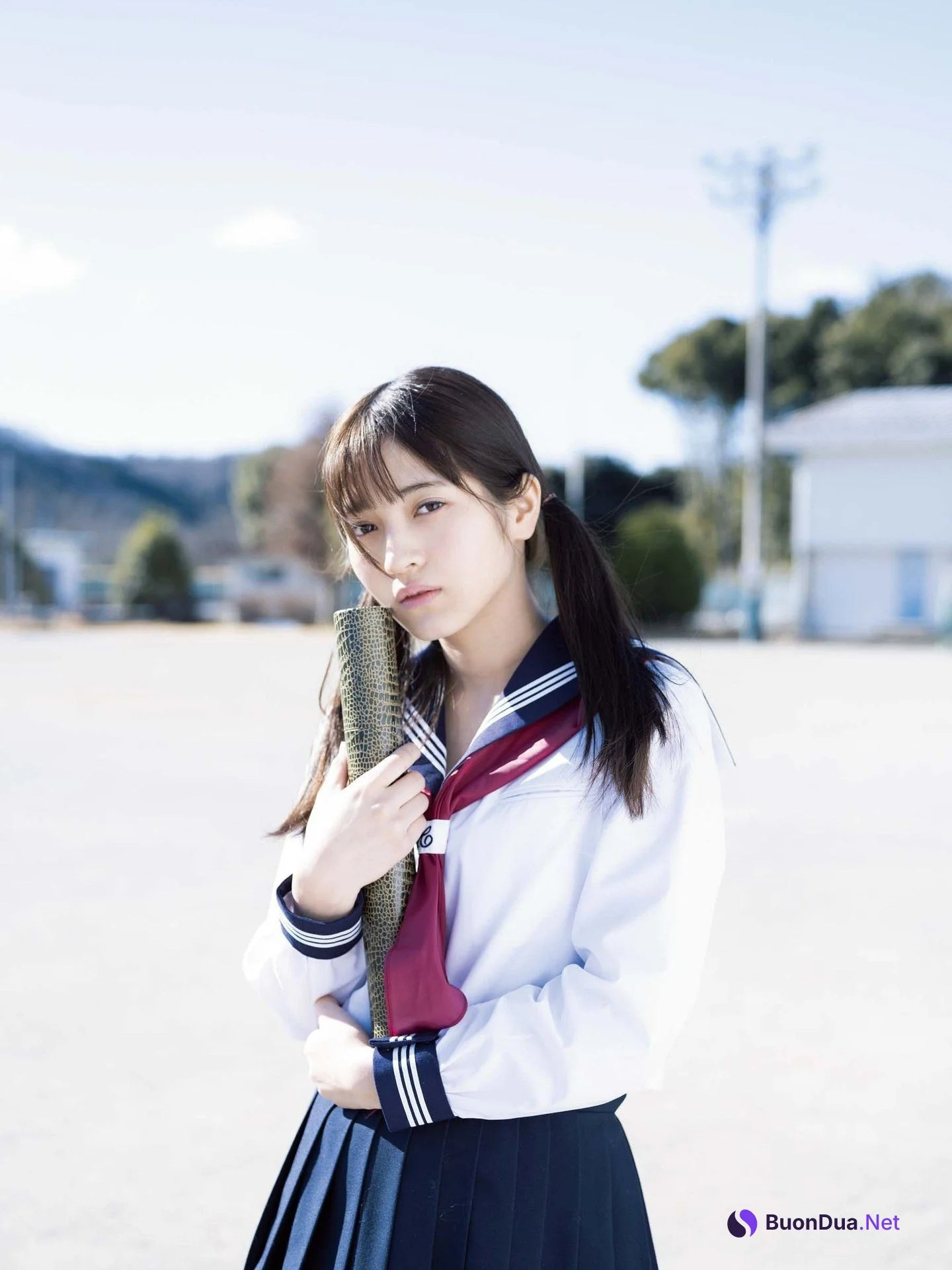 Nanako Kurosaki 黒嵜菜々子, デジタル写真集 ヤングキング [少女の卒業] - Photo 15