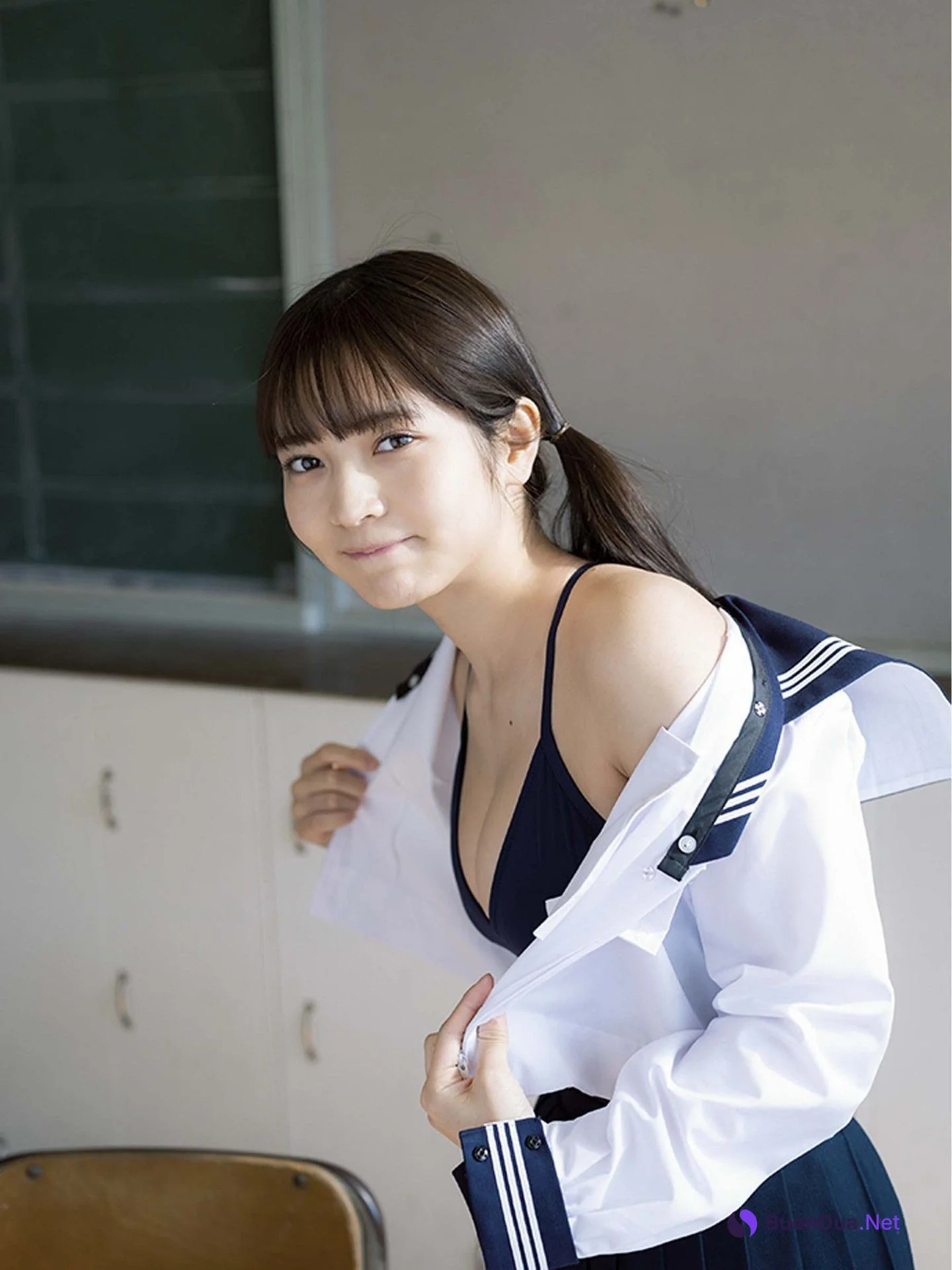 Nanako Kurosaki 黒嵜菜々子, デジタル写真集 ヤングキング [少女の卒業] - Photo 17
