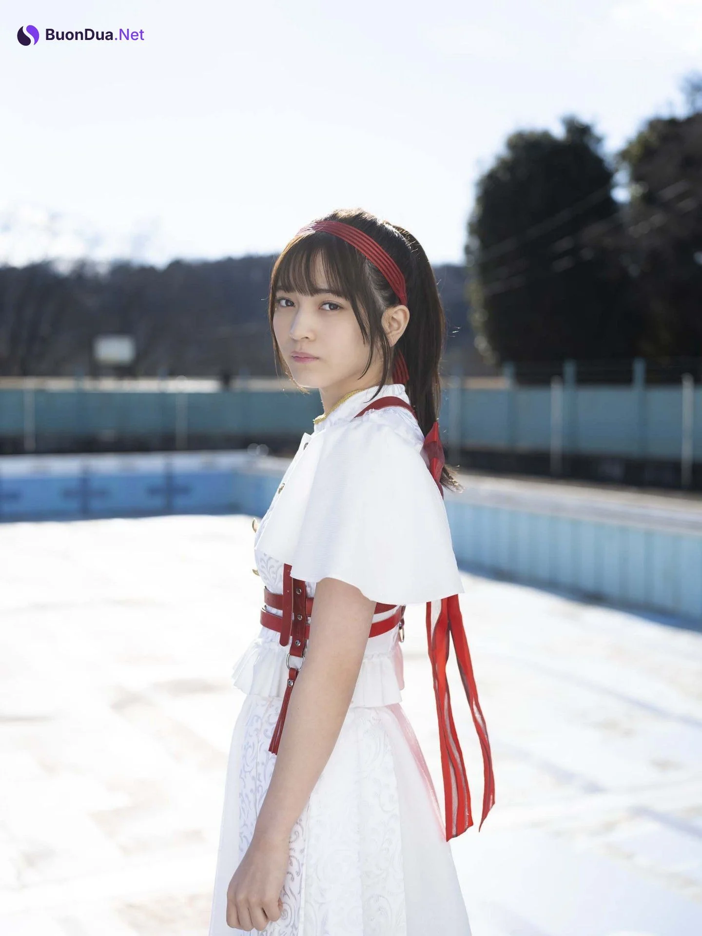 Nanako Kurosaki 黒嵜菜々子, デジタル写真集 ヤングキング [少女の卒業] - Photo 4