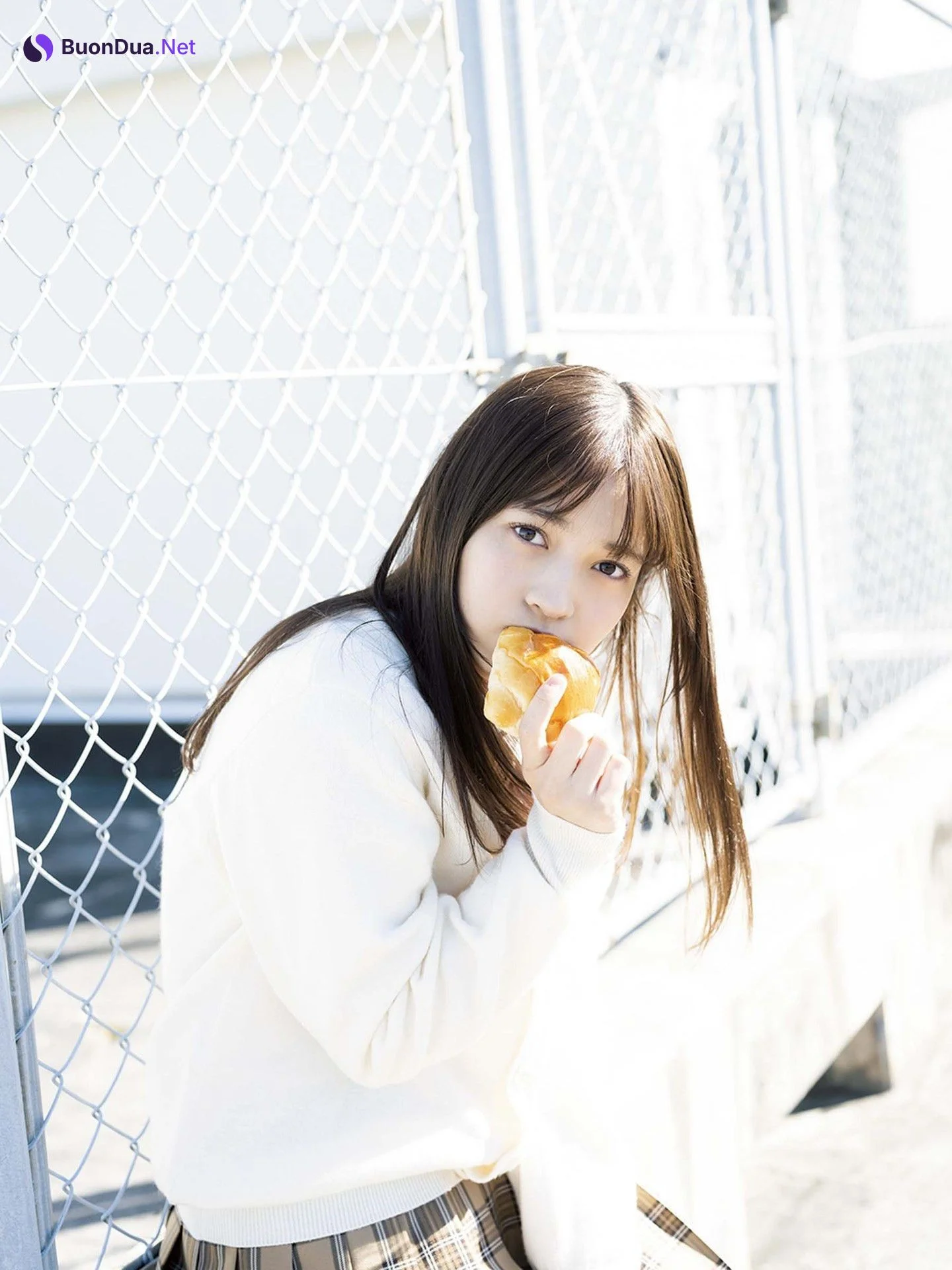 Nanako Kurosaki 黒嵜菜々子, デジタル写真集 ヤングキング [少女の卒業] - Photo 6