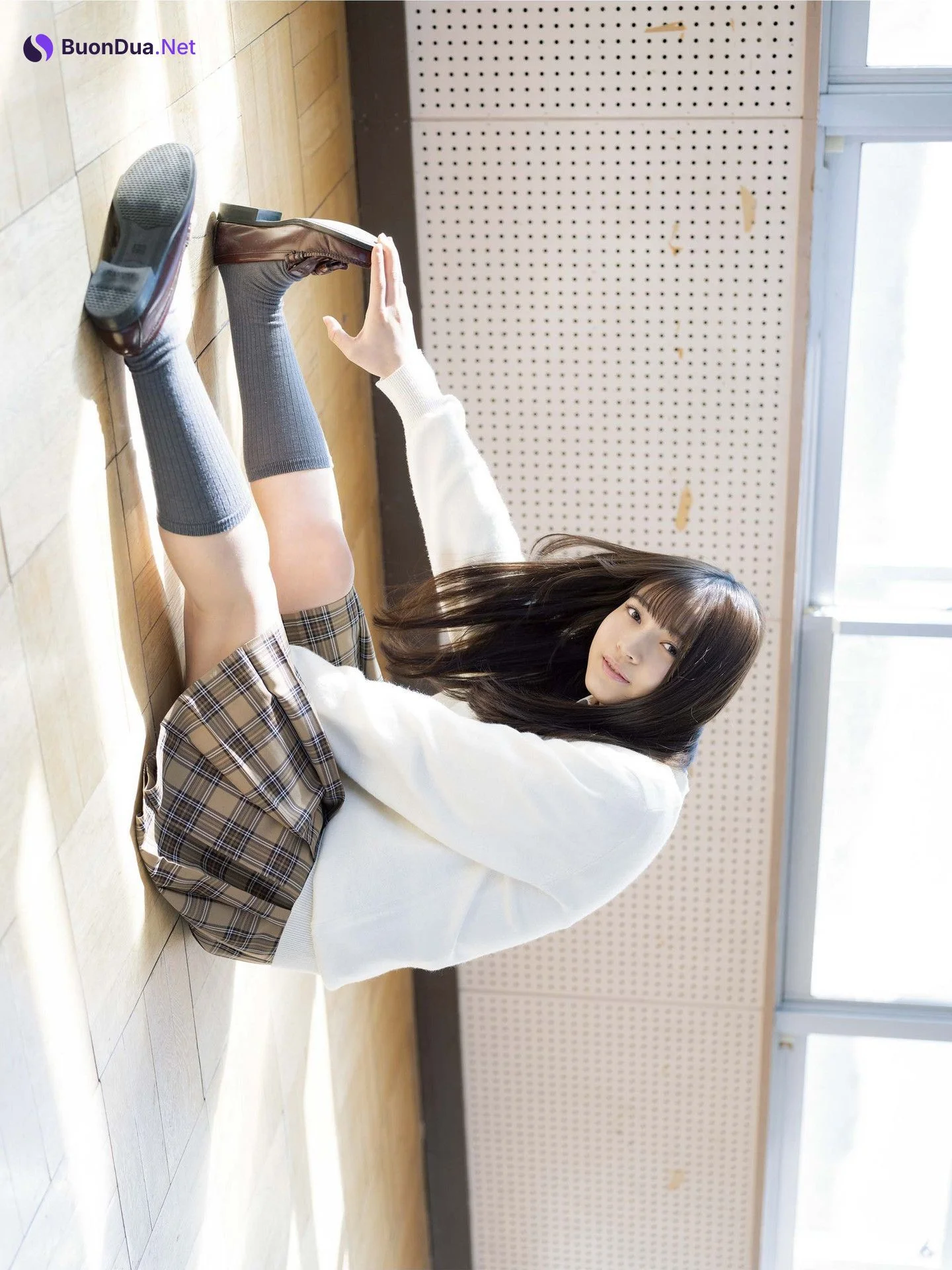 Nanako Kurosaki 黒嵜菜々子, デジタル写真集 ヤングキング [少女の卒業] - Photo 9