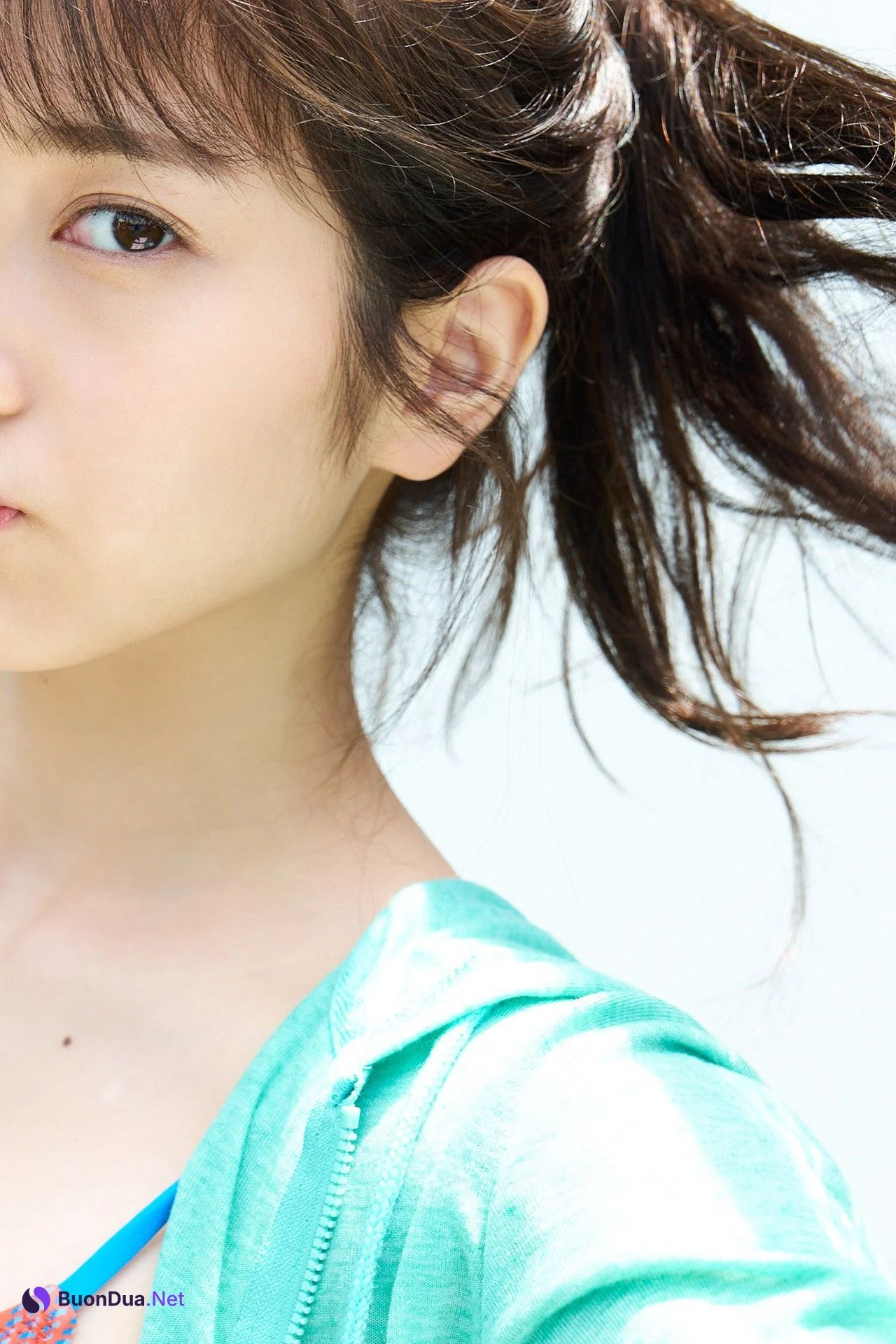 Nanako Kurosaki 黒嵜菜々子, FLASHデジタル写真集 「18歳、原石、輝く」 Set.01 - Photo 13
