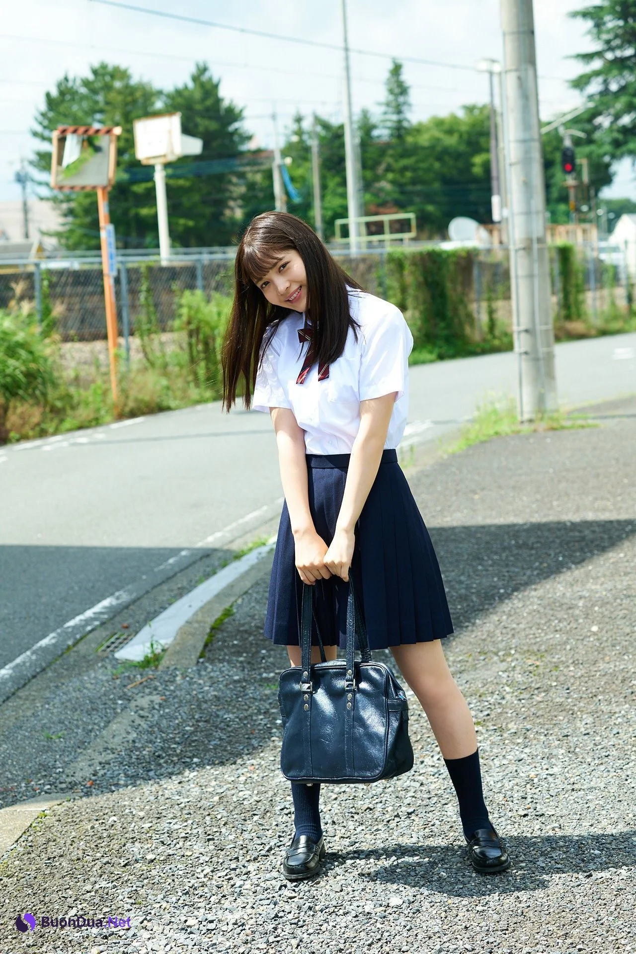 Nanako Kurosaki 黒嵜菜々子, FLASHデジタル写真集 「18歳、原石、輝く」 Set.01 - Photo 3