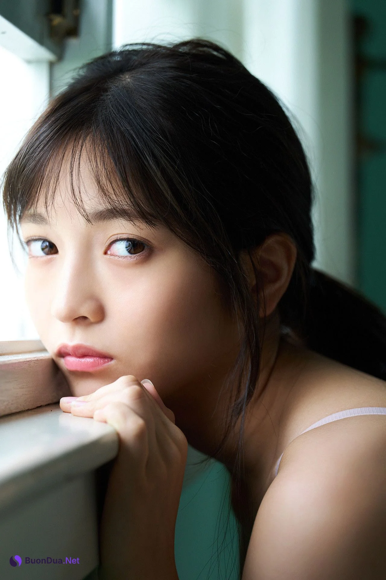 Nanako Kurosaki 黒嵜菜々子, FLASHデジタル写真集 「18歳、原石、輝く」 Set.02 - Photo 17
