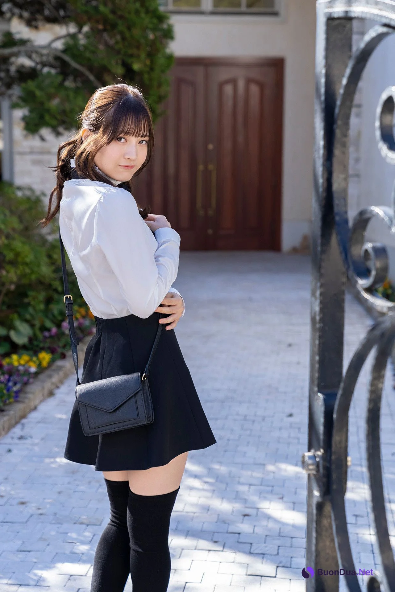 Nanako Kurosaki 黒嵜菜々子, FLASHデジタル写真集 「とろけるお嬢様」 Set.01 - Photo 2