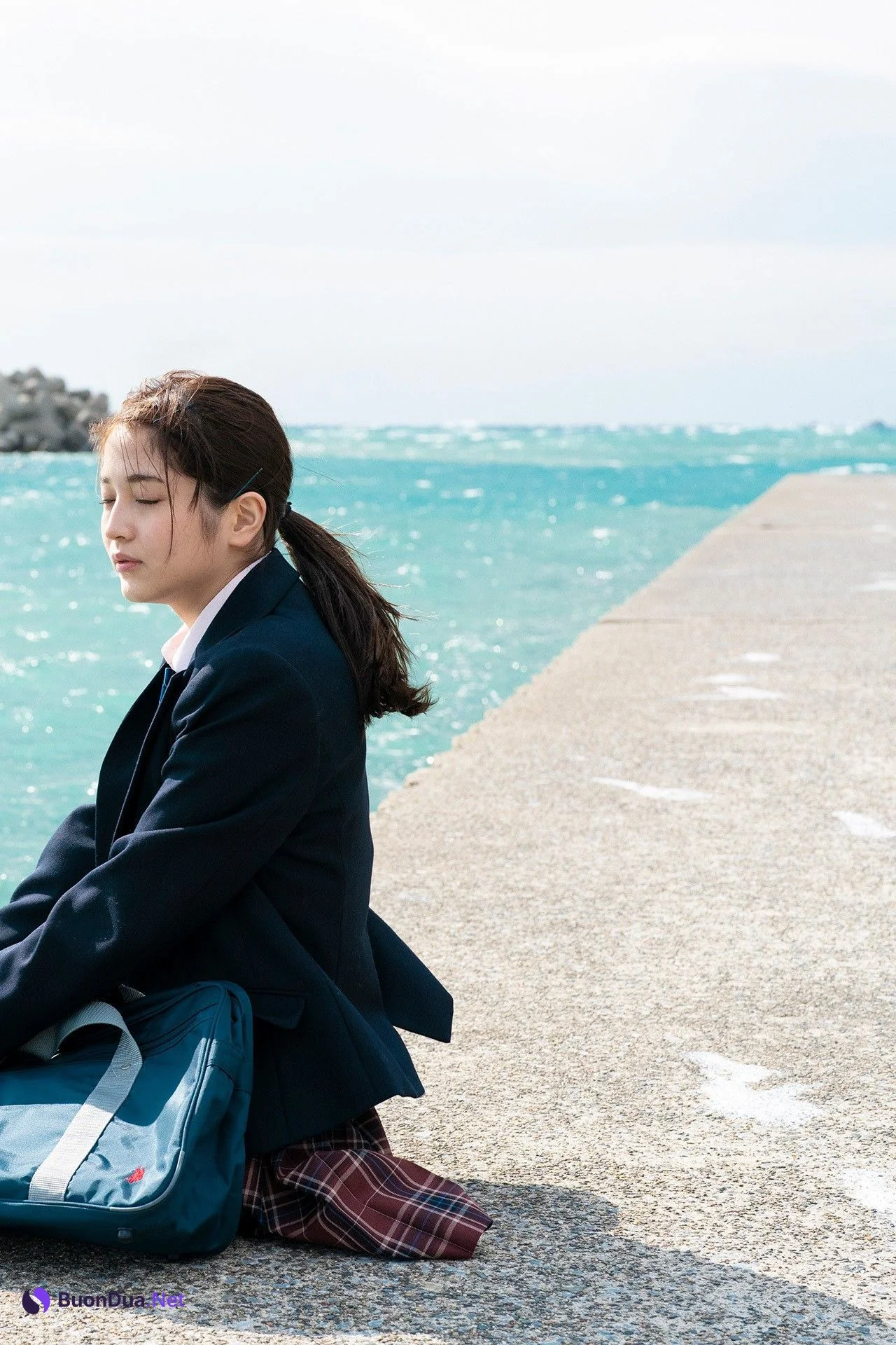 Nanako Kurosaki 黒嵜菜々子, FLASHデジタル写真集 「最後の制服」 Set.02 - Photo 4