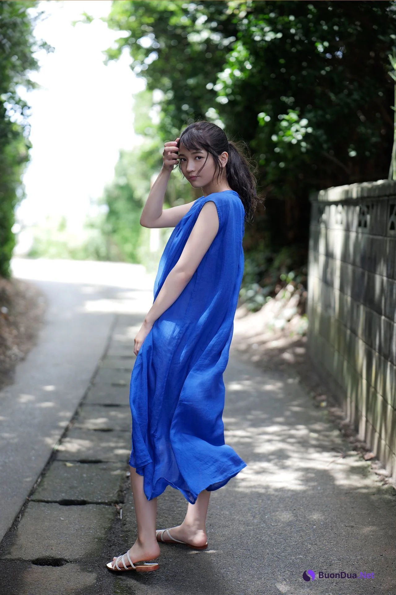 Nanako Kurosaki 黒嵜菜々子, ＦＲＩＤＡＹデジタル写真集 「日本一バズってるＢＩＫＩＮＩ ｖｏｌ．１」 Set.01 - รูปภาพ 2
