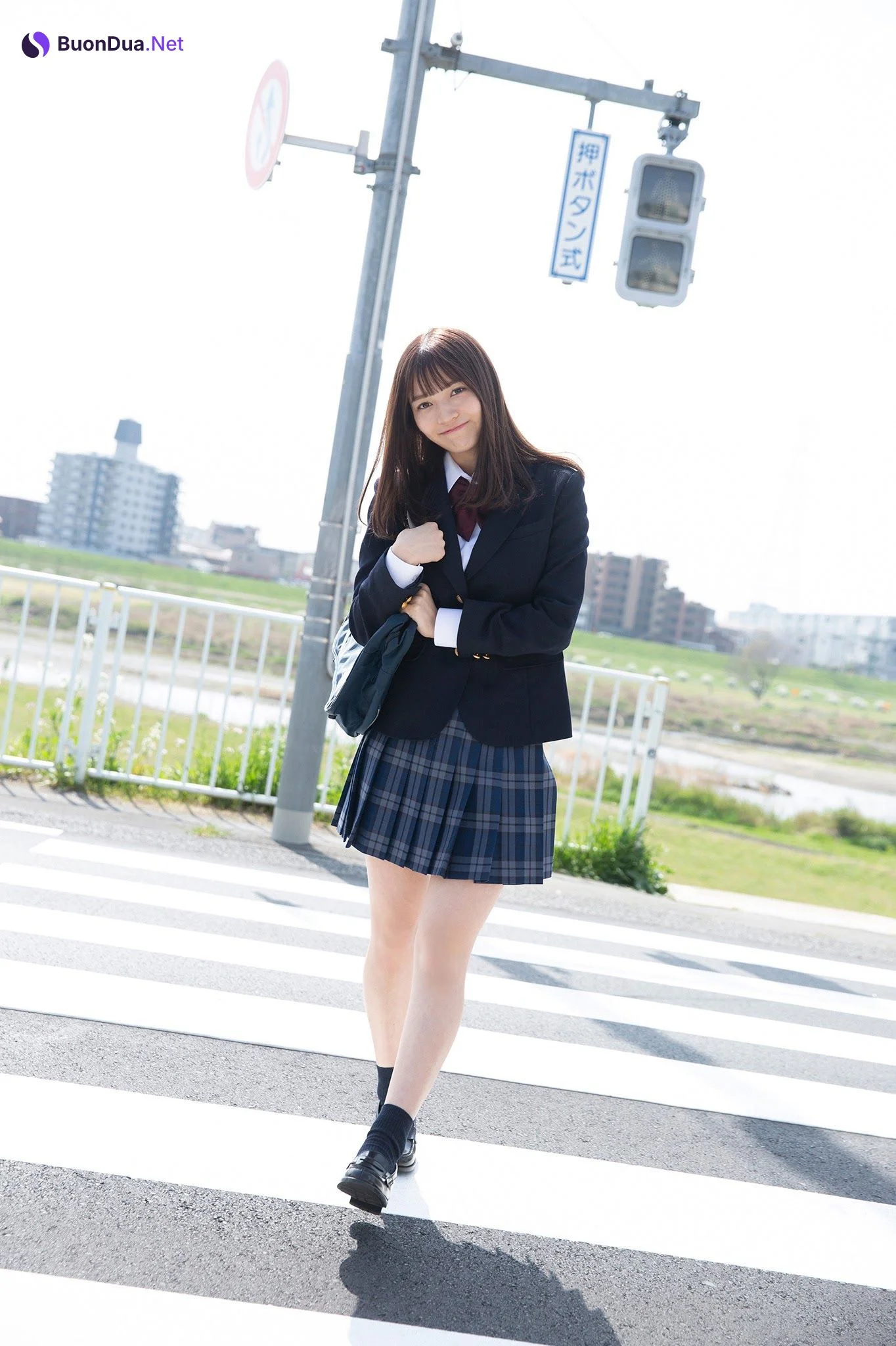 Nanako Kurosaki 黒嵜菜々子, ヤンマガWeb グラビアちゃんはバズりたい Peel the Apple - Photo 3