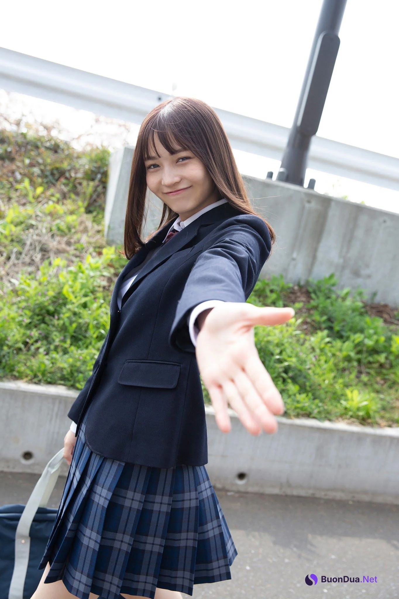 Nanako Kurosaki 黒嵜菜々子, ヤンマガWeb グラビアちゃんはバズりたい Peel the Apple - Photo 4