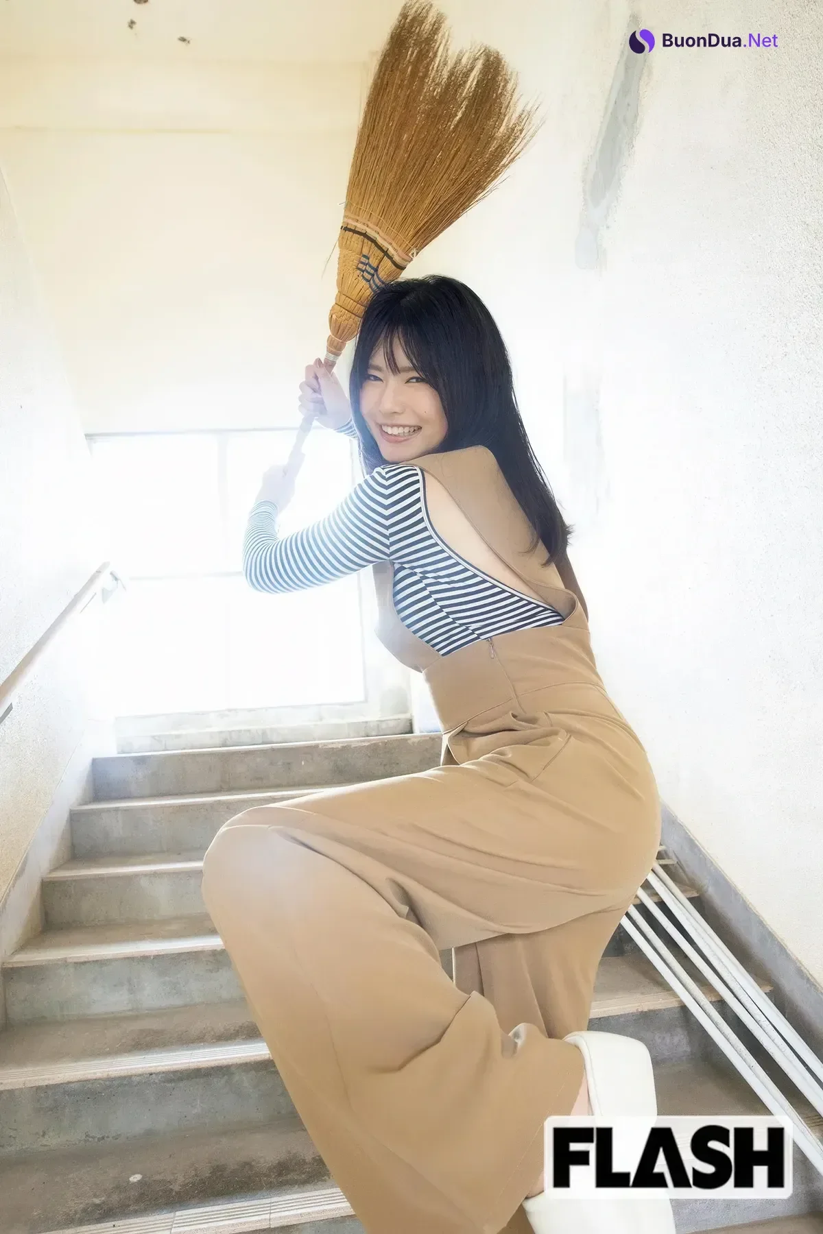 Nanami Miyakoshi 宮越虹海, FLASH 2025.12.30 (フラッシュ 2025年12月30日号) - Photo 11