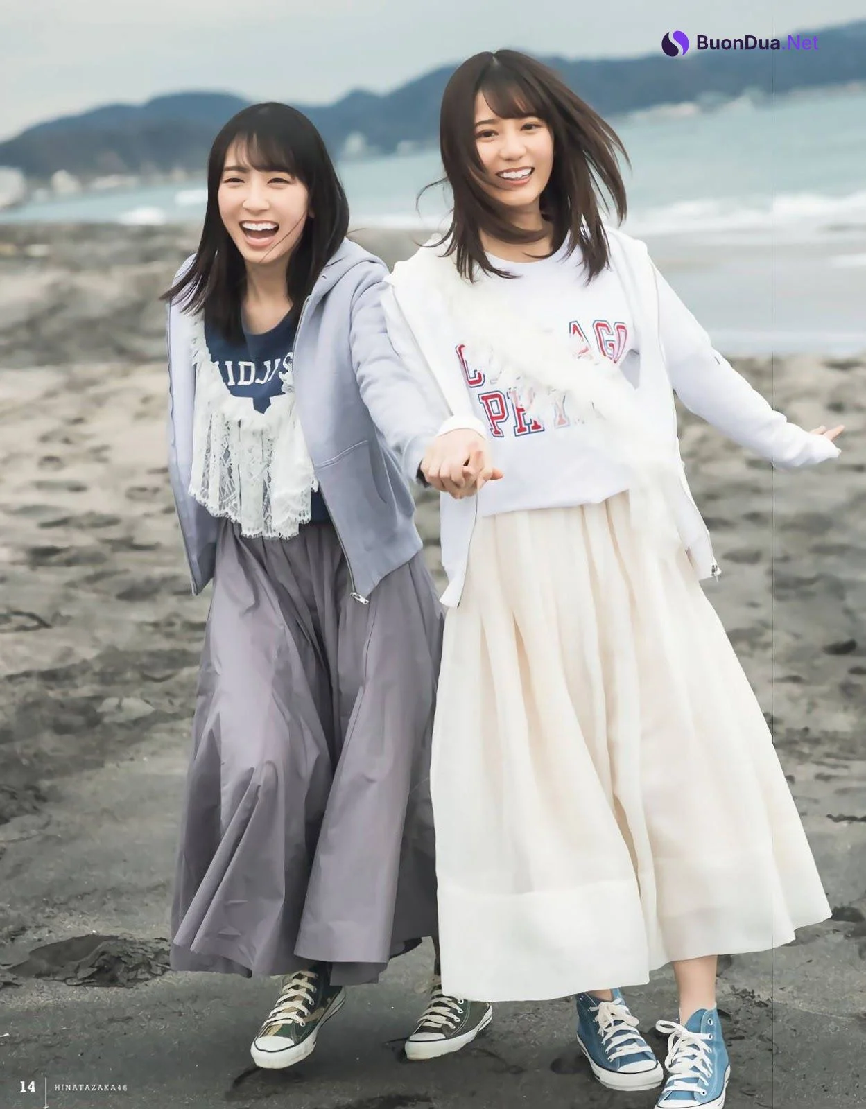 Nao Kosaka 小坂菜緒, Miku Kanemura 金村美玖, Shonen Magazine 2019 No.16 (少年マガジン 2019年16号) - Photo 3