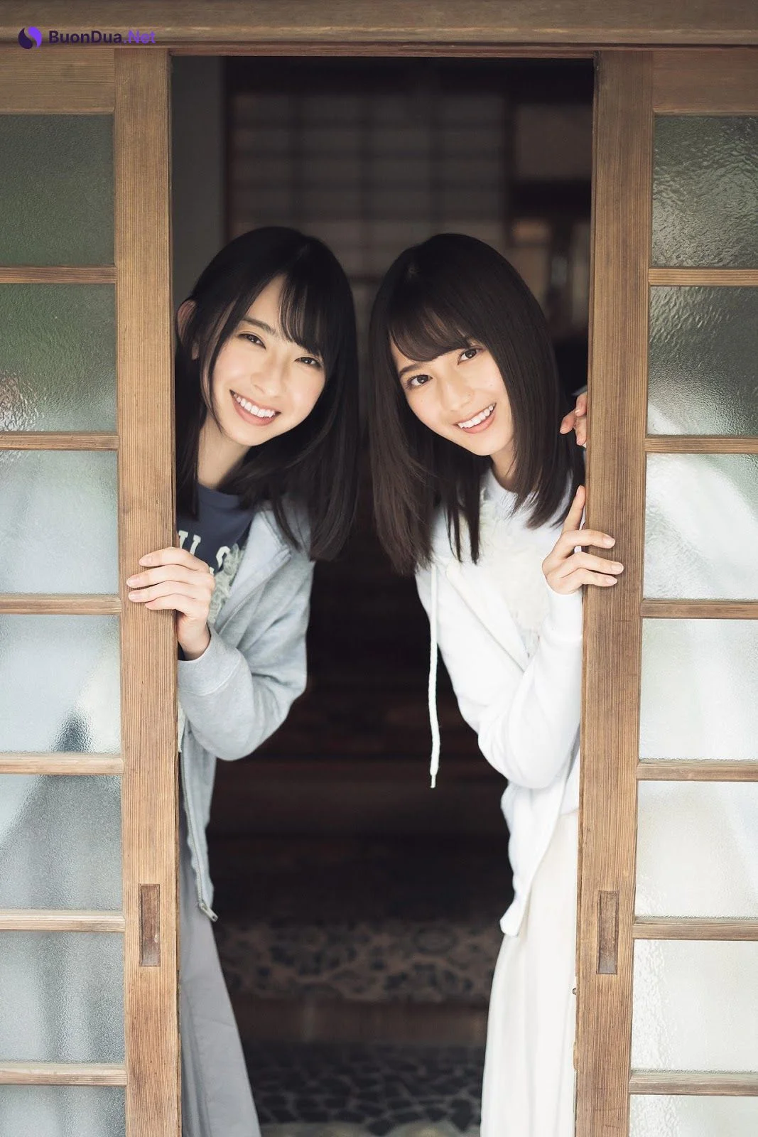 Nao Kosaka 小坂菜緒, Miku Kanemura 金村美玖, Shonen Magazine 2019 No.16 (少年マガジン 2019年16号) - Photo 8