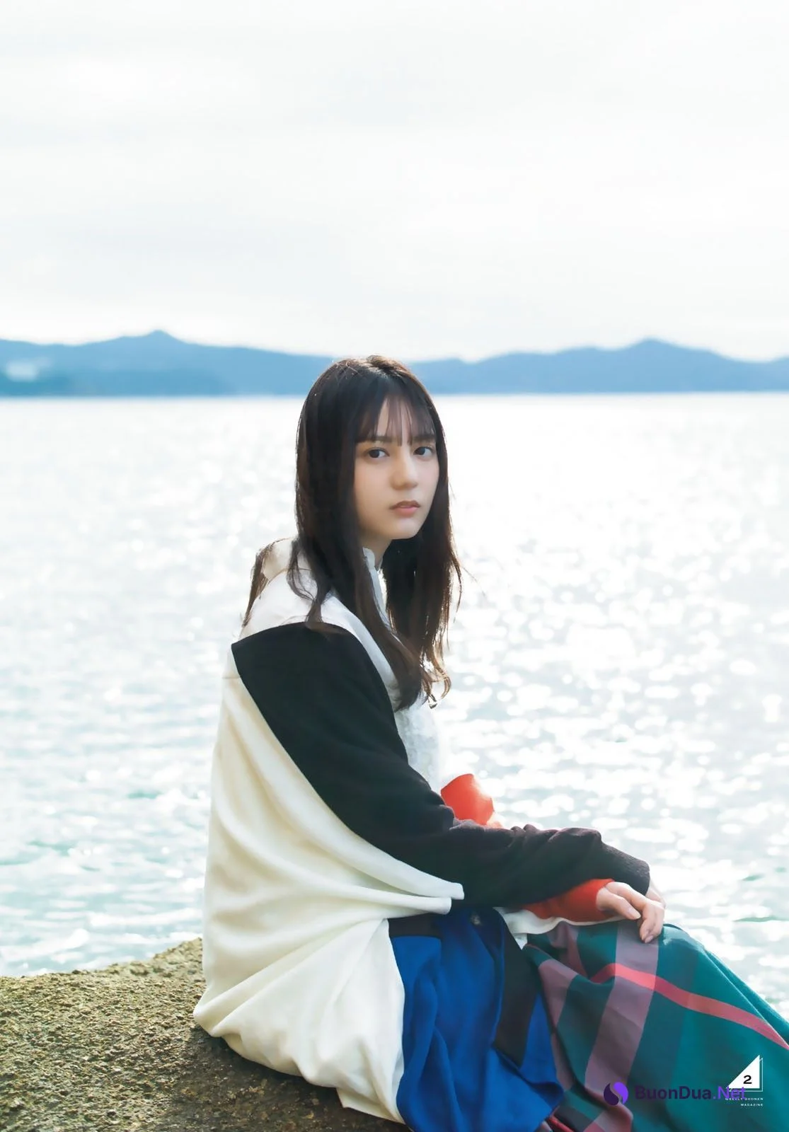 Nao Kosaka 小坂菜緒, Shonen Magazine 2022 No.47 (週刊少年マガジン 2022年47号) - Photo 3