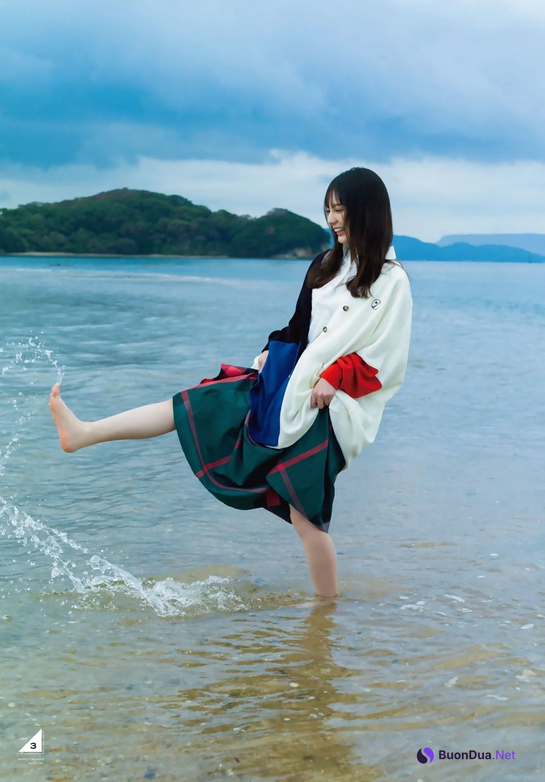 Nao Kosaka 小坂菜緒, Shonen Magazine 2022 No.47 (週刊少年マガジン 2022年47号) - Photo 4