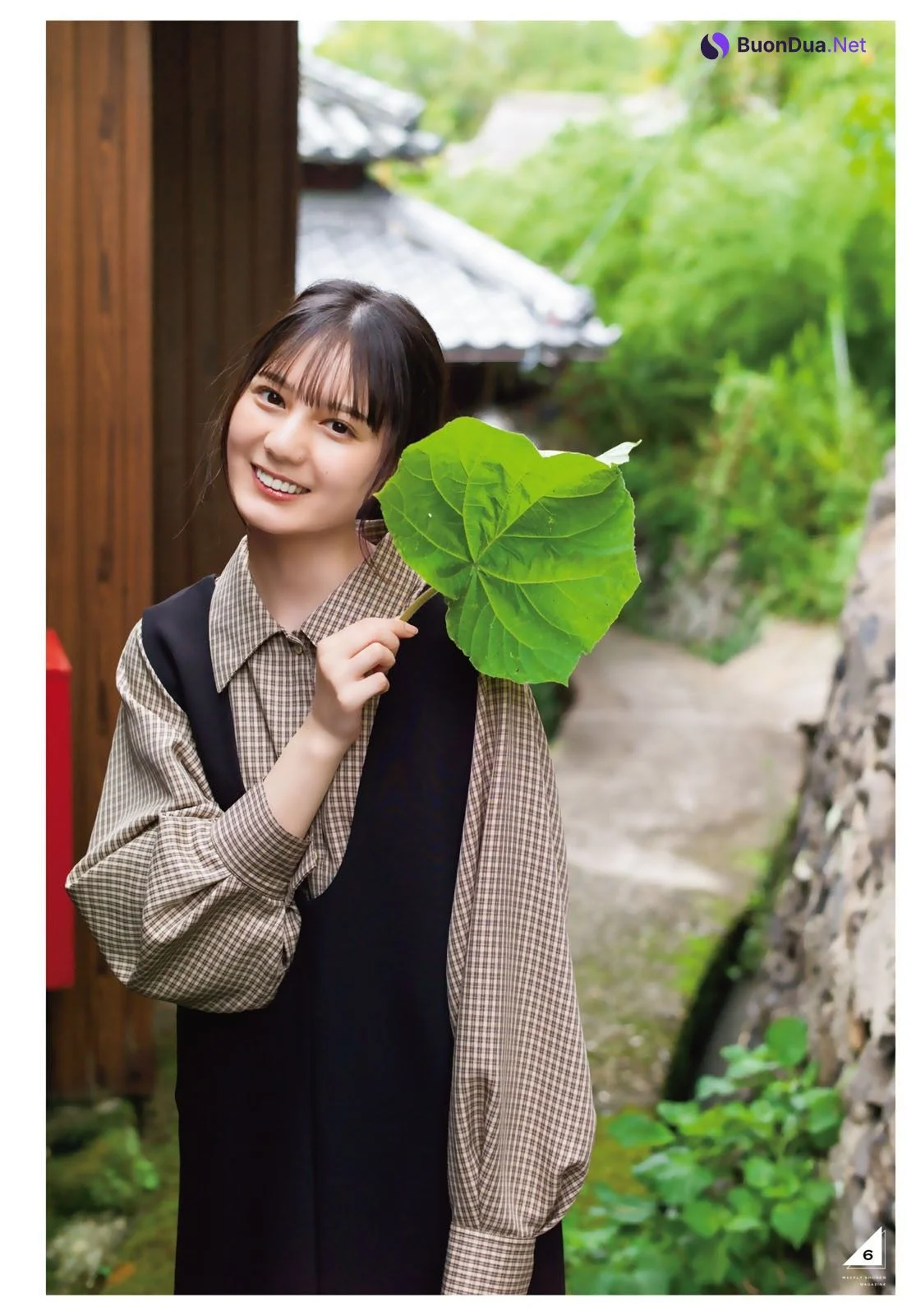 Nao Kosaka 小坂菜緒, Shonen Magazine 2022 No.47 (週刊少年マガジン 2022年47号) - Photo 7