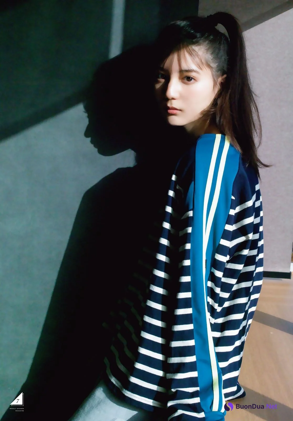 Nao Kosaka 小坂菜緒, Shonen Magazine 2023 No.24 (週刊少年マガジン 2023年24号) - Photo 8