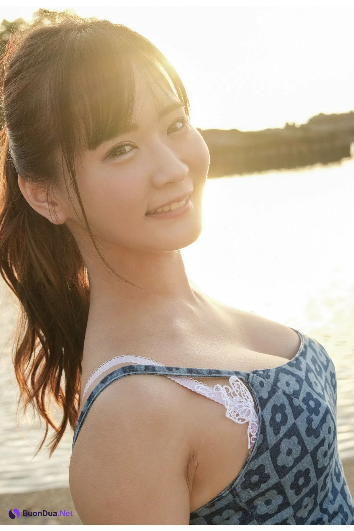 Narumi Hirose 広瀬なるみ, ヌード写真集 『風に包まれて』 Set.03 - Photo 2