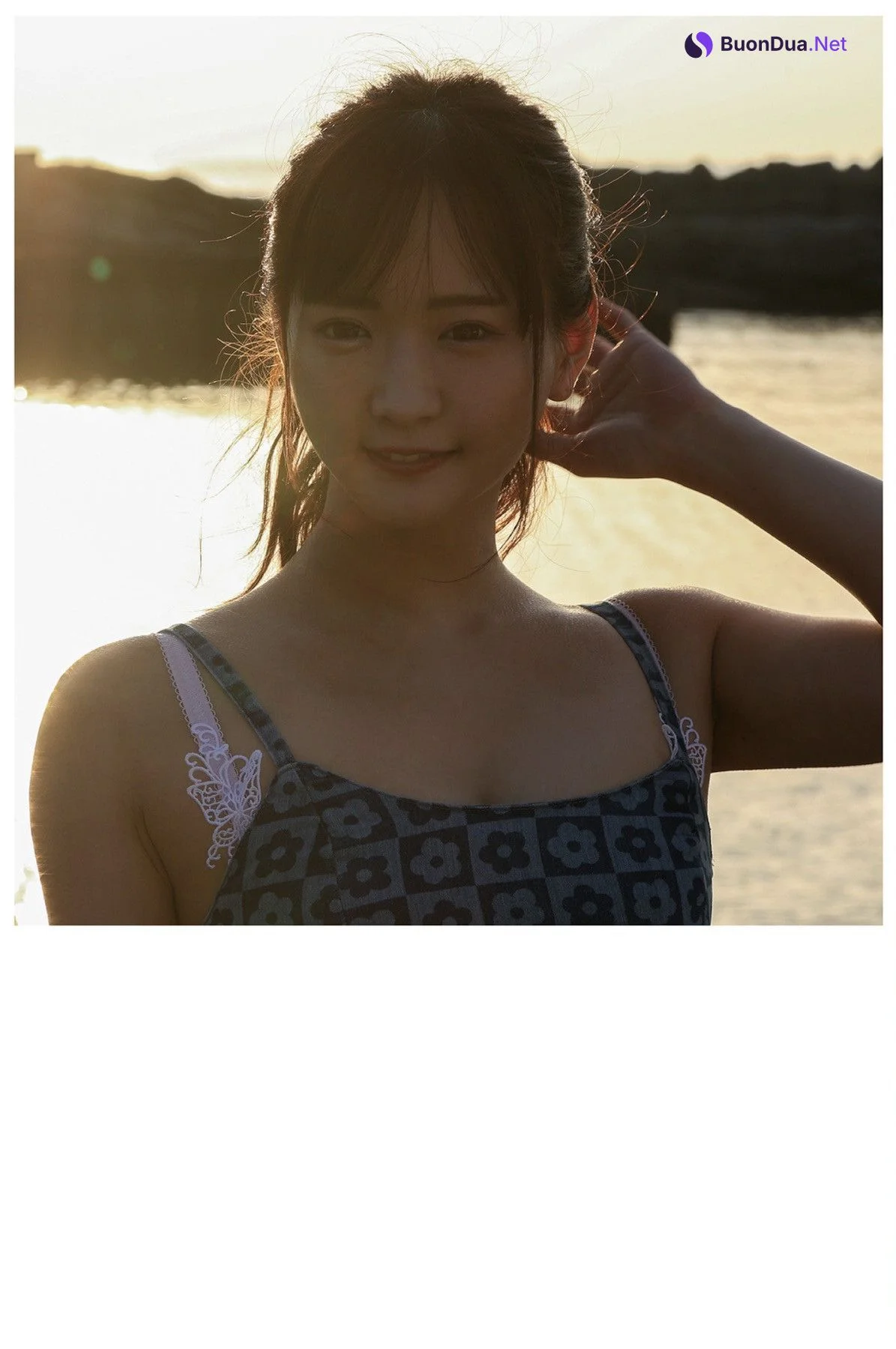 Narumi Hirose 広瀬なるみ, ヌード写真集 『風に包まれて』 Set.03 - Photo 4