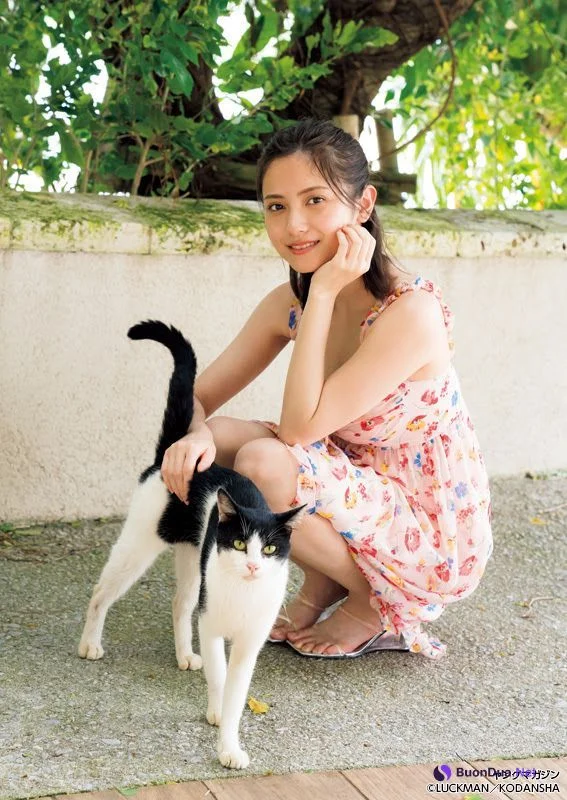 Nashiko Momotsuki 桃月なしこ, Young Magazine 2021 No.44 (ヤングマガジン 2021年44号) - Photo 11