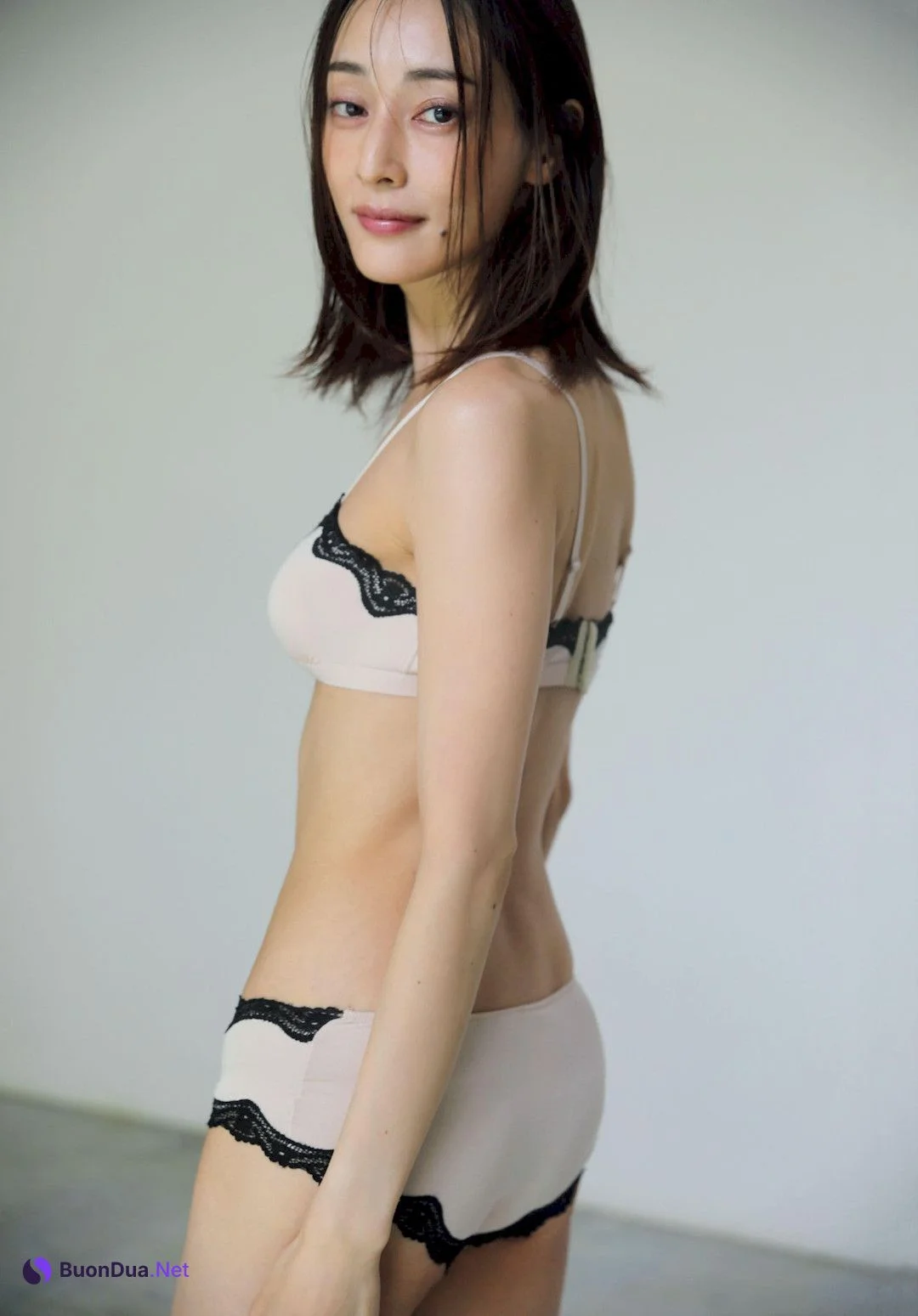 Natsuki Ikeda 池田夏希, Weekly Playboy 2022 No.47 (週刊プレイボーイ 2022年47号) - Photo 11