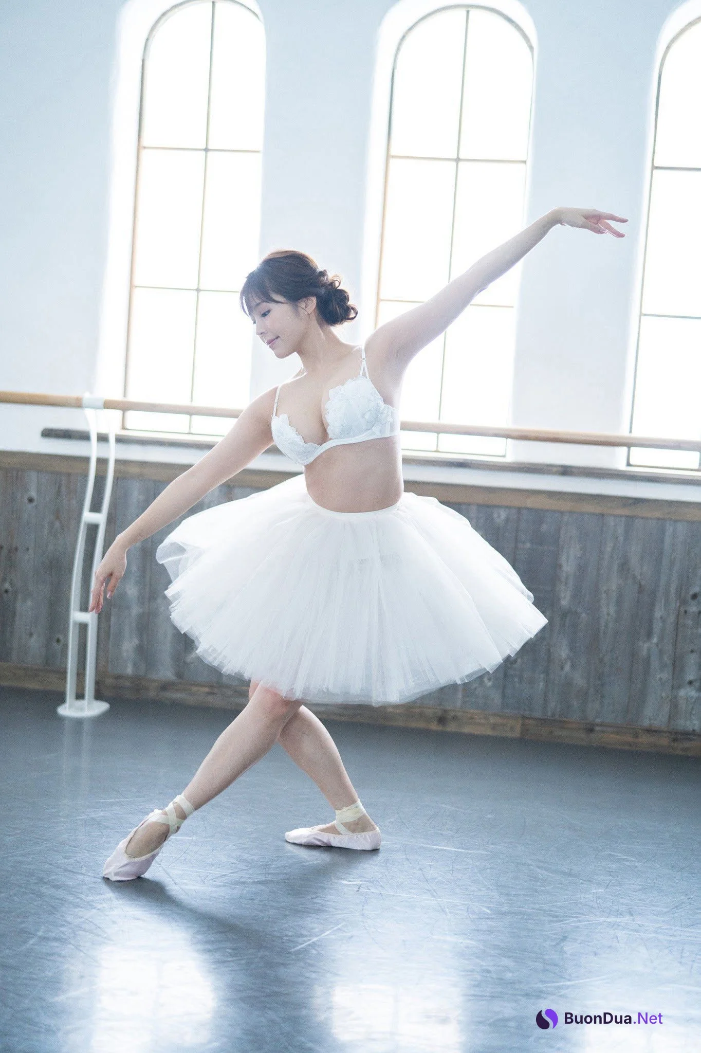 Natsuki Kawamura 川村那月, ヤンマガWeb が水着でクラシックバレエ - Photo 9