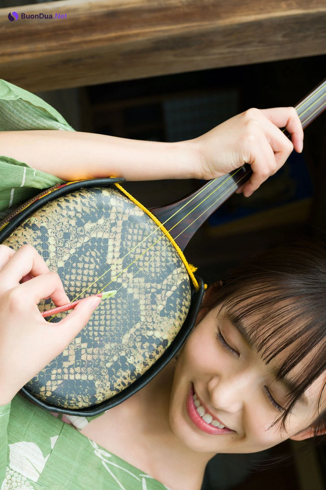 Nene Shida 志田音々, ファースト写真集アナザーバージョン 『ｎｅｎｅ－まるっとりっぷ－』 Set.04 - Photo 3