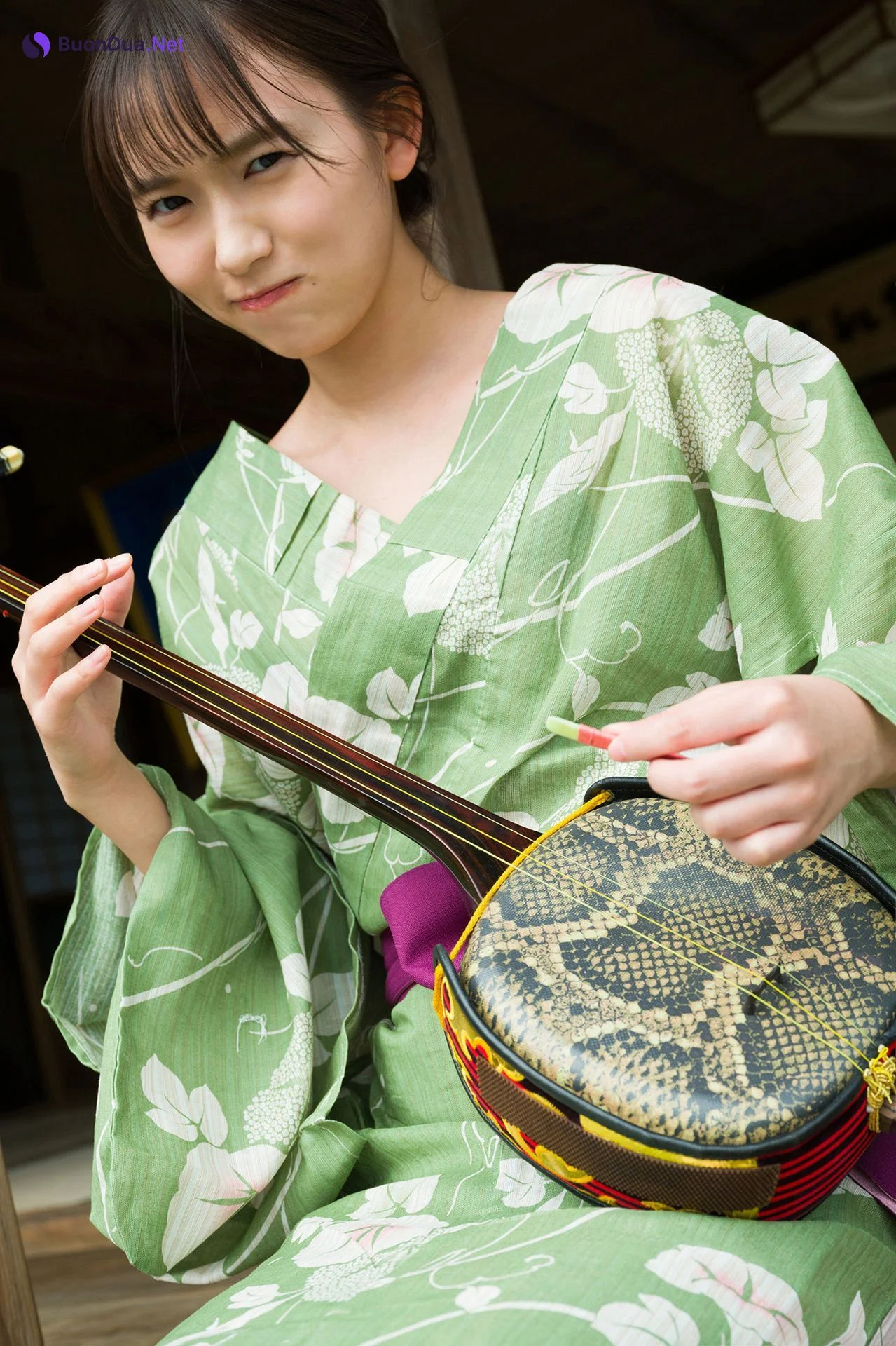 Nene Shida 志田音々, ファースト写真集アナザーバージョン 『ｎｅｎｅ－まるっとりっぷ－』 Set.04 - Photo 4