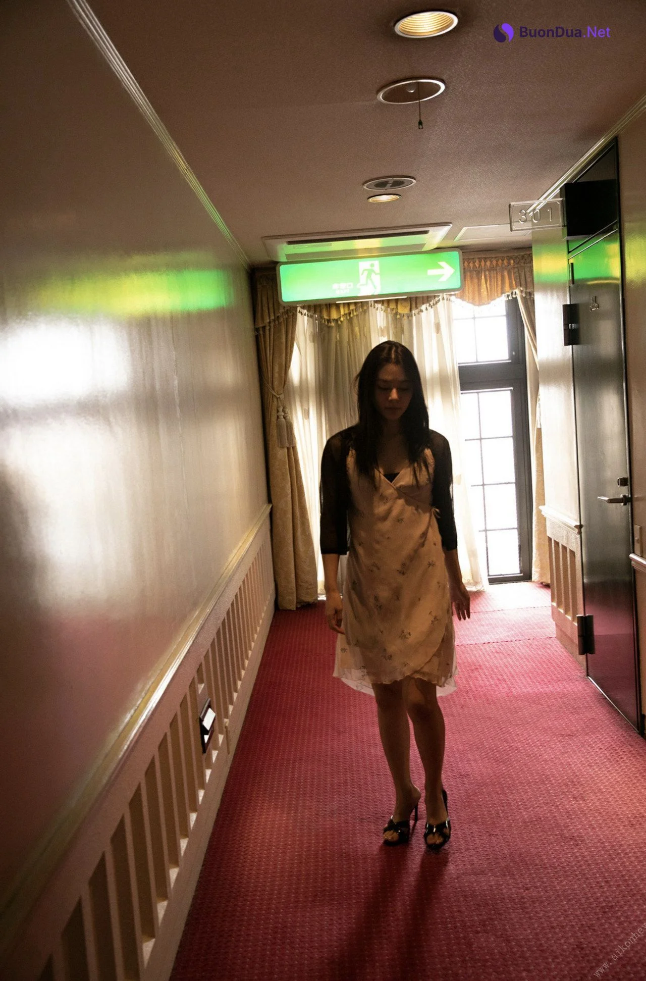 Nene Yoshitaka 吉高寧々, 週刊ポストデジタル写真集 「Love Hotel」 Set.03 - Photo 8