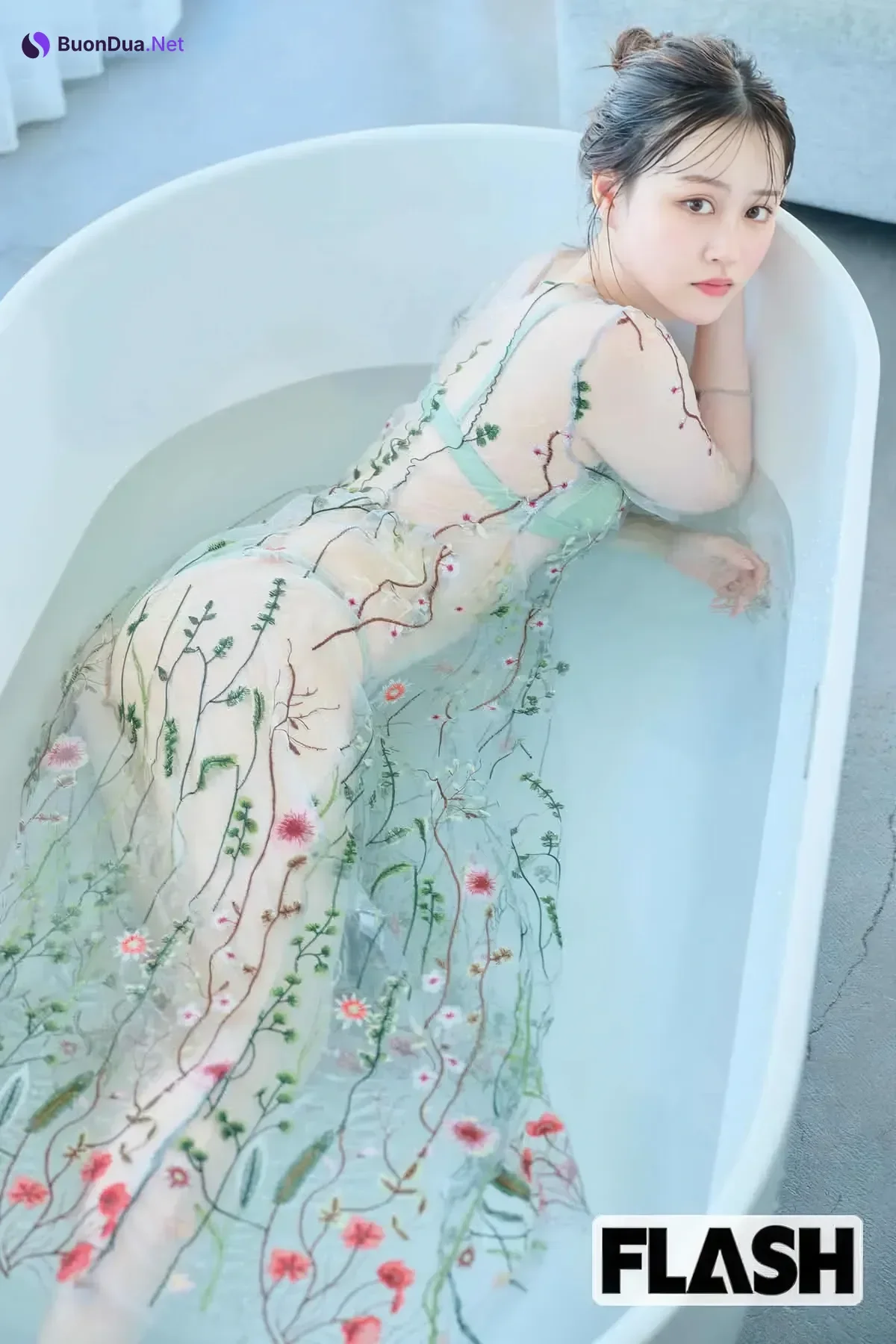 Niinuma Kisora 新沼希空, Yuriya Sakai さかいゆりや, FLASH 2025.08.19-26 (フラッシュ 2025年8月19-26日号) - Photo 14