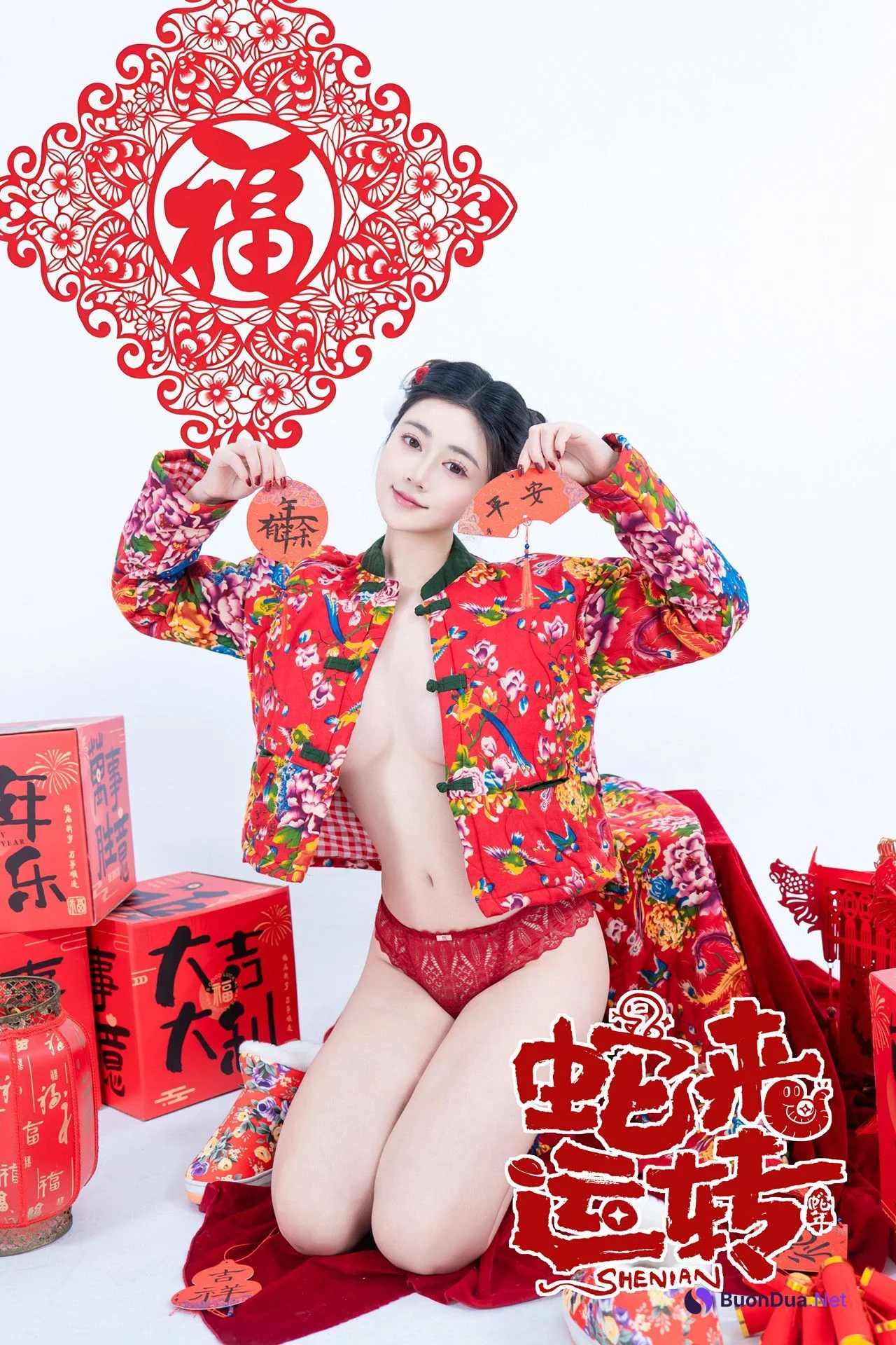 年年Nnian, 写真集 蛇来运转 - Photo 11